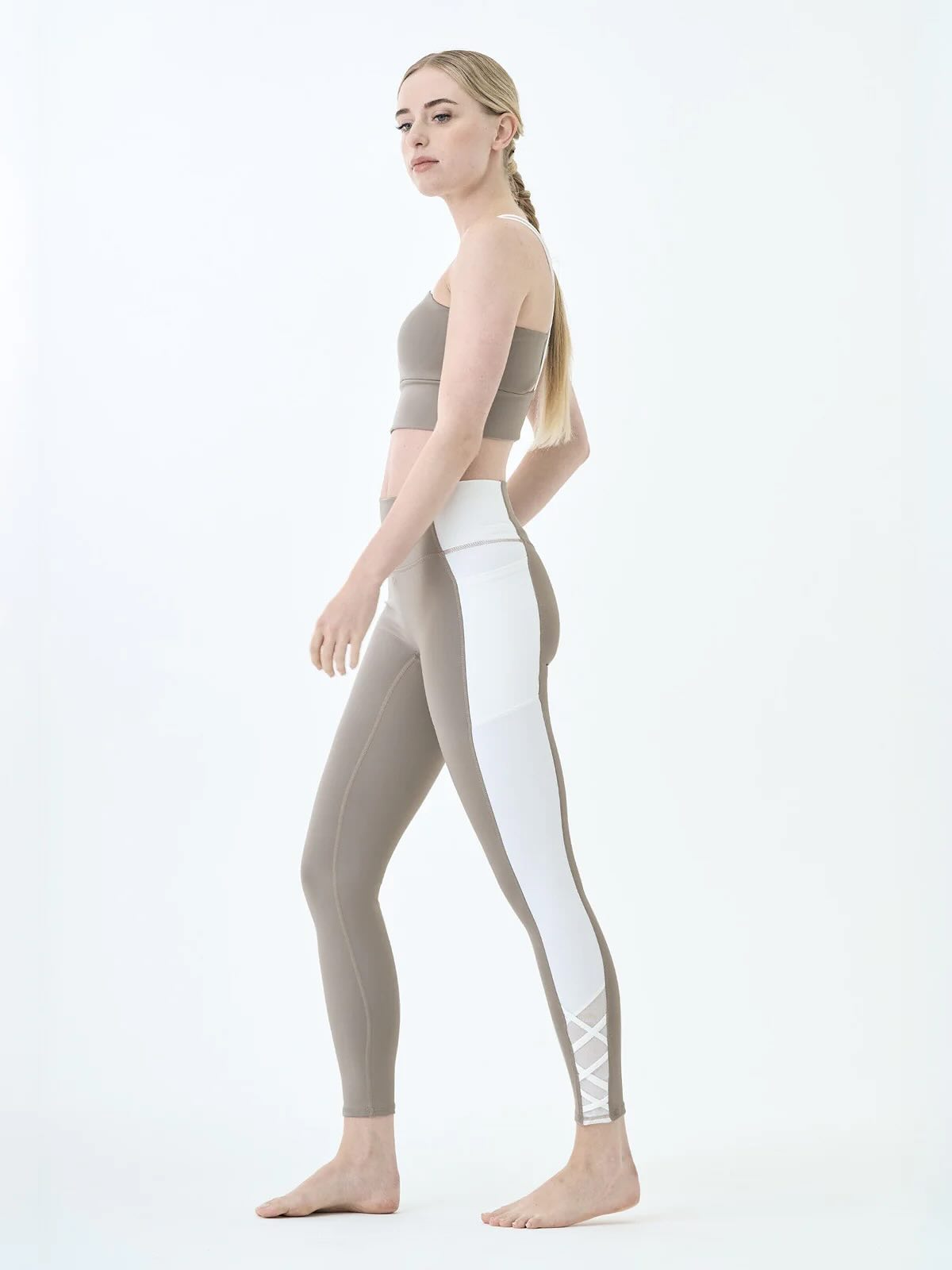 着るだけで、ラインが整う✨
骨格を問わずフィットする
BEABLOOMの美骨バランスセットアップ🦴♡
動きやすさとシルエット補正を両立し、
日常のトレーニングも、移動時間も、
あなたの美しさを引き上げます。
ただ着るだけで、姿勢まで整う一着。
#beabloom #スタイルアップウェア #ヨガウェア #ピラティス