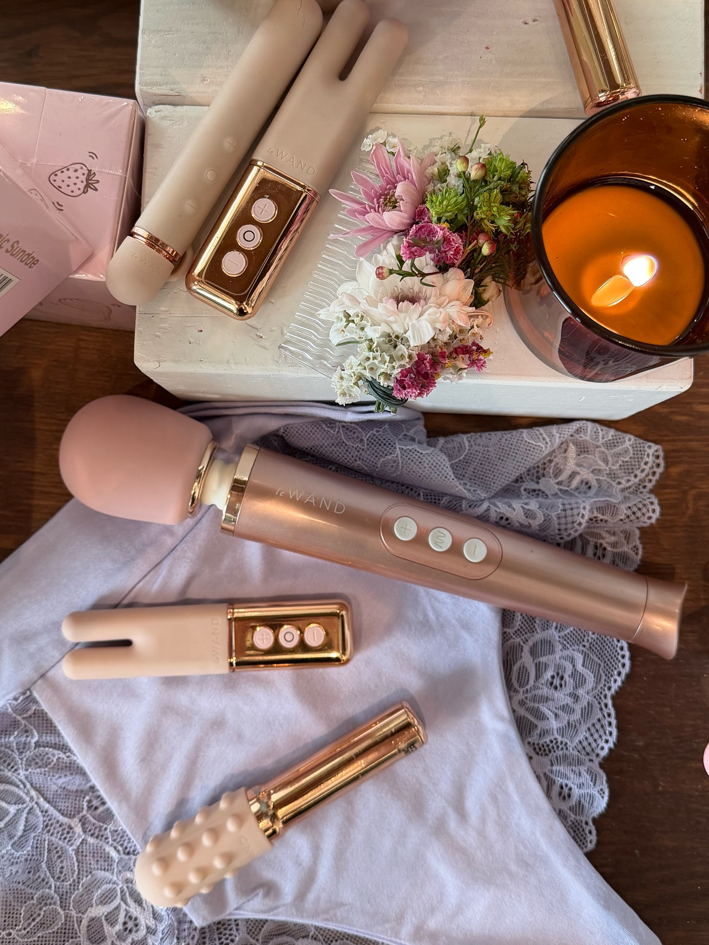 Oh-fire 😏 light things up, pair it up with Oh-il sensual play oil, for long lasting pleasure and atmosphere ✨
#FizzzLove