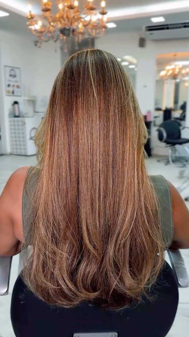 Cabelo cheio, mas leve.
Com movimento e brilho 💜
Beauty, pra um cabelo assim…
o cuidado faz toda a diferença ✨
Agenda teu momento.