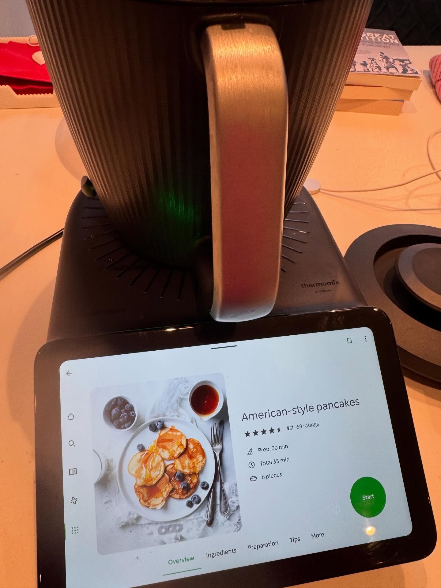 Thermomix American-style pancakes with home-made summer fruit compote ( Thermomix of course🤷🏻♀️), banana and Maple Syrup😋 That’s my evening sorted👏🥞