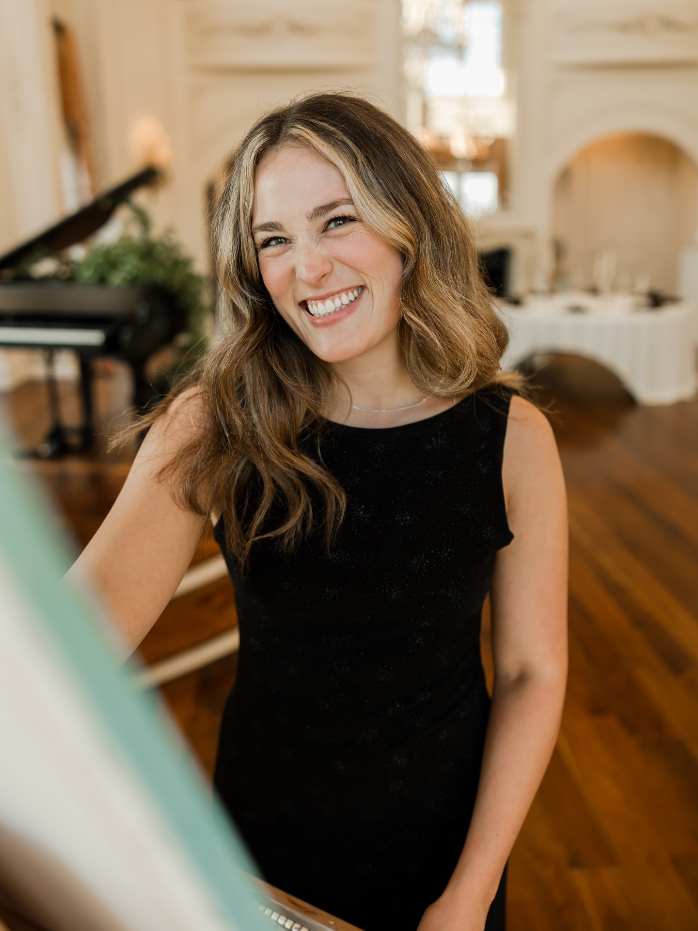 It was time for some updated photos — but if we’re being honest, I’ll always feel a little more comfortable behind the easel than in front of the camera.
Hi, I’m McKenna 🤍
I’m a live wedding painter + stationery artist who loves all things cozy, matcha, and capturing the moments you never want to forget.
If you’re new here, I’m so happy you’re here!