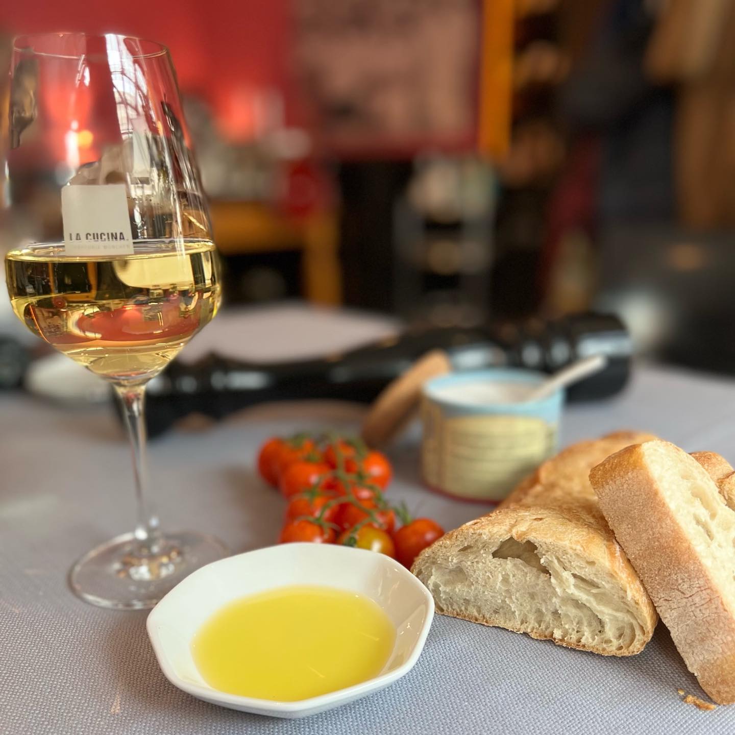 Ciao Amici 🤌🏼 uns steht eine heiße Woche bevor 😎 Kommt vorbei, wenn ihr Lust auf einen schönen & leckeren Abend habt 😋 Ci Vediamo 🫶🏼 #tuttipazziperlacucina #restaurantsmünchen #geheimtippmünchen #italianfoodmunich #lacucina #münchen #pizzapastaandmore #munich