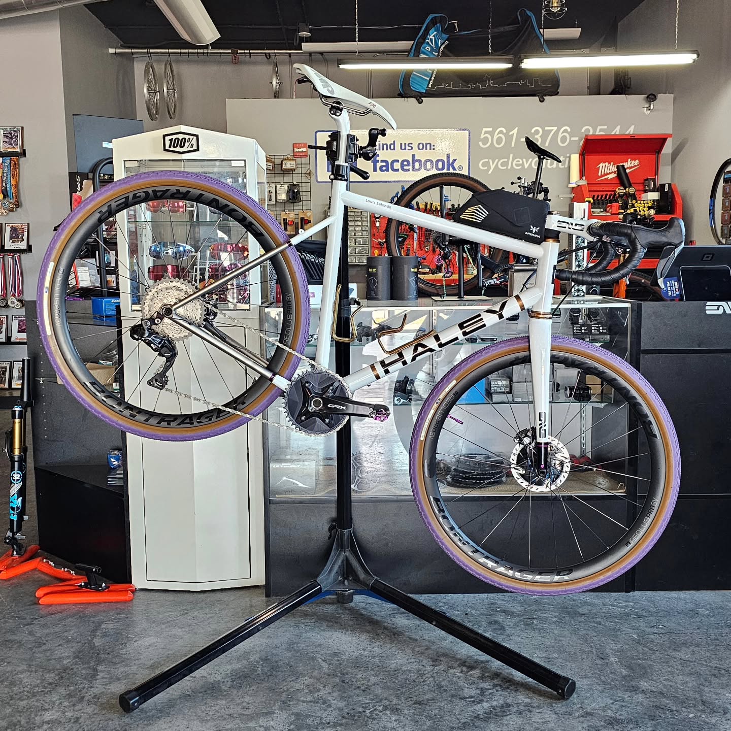 Stunning custom Titanium gravel bike featuring a thoughtfully selected parts lineup and a bold custom paint job with matching accessories. Plus, check out the sleek 1x setup.
#cyclevolution #smallbusiness #bikelife #bikepic #bikelove bikeshop bicyclelife bicyclelife bikeshoplife localbikeshop supportlocalbikeshop delraybeach delray a1aflorida roadbike shopsmall