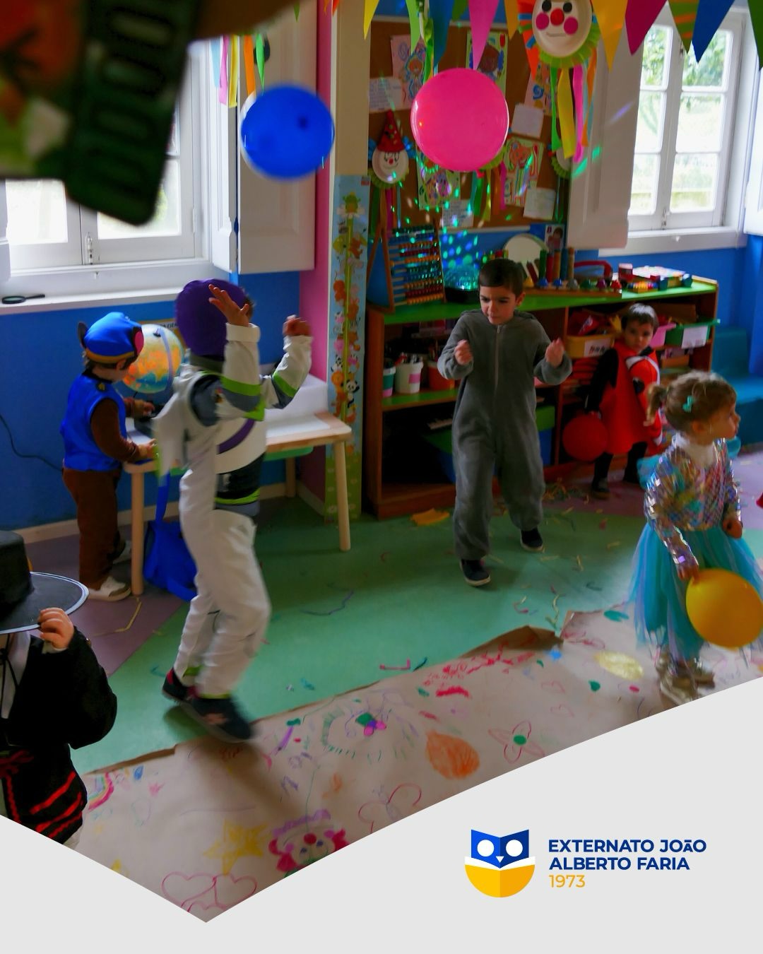 O Pré-Escolar do EJAF encheu-se de cor, imaginação e muitas gargalhadas na sua festinha de Carnaval. 🎭✨
Entre super-heróis destemidos, princesas brilhantes, dinossauros simpáticos e muitas personagens cheias de imaginação, a nossa escola transformou-se num verdadeiro desfile de alegria.
#EJAF #OlhosPostosNoFuturo