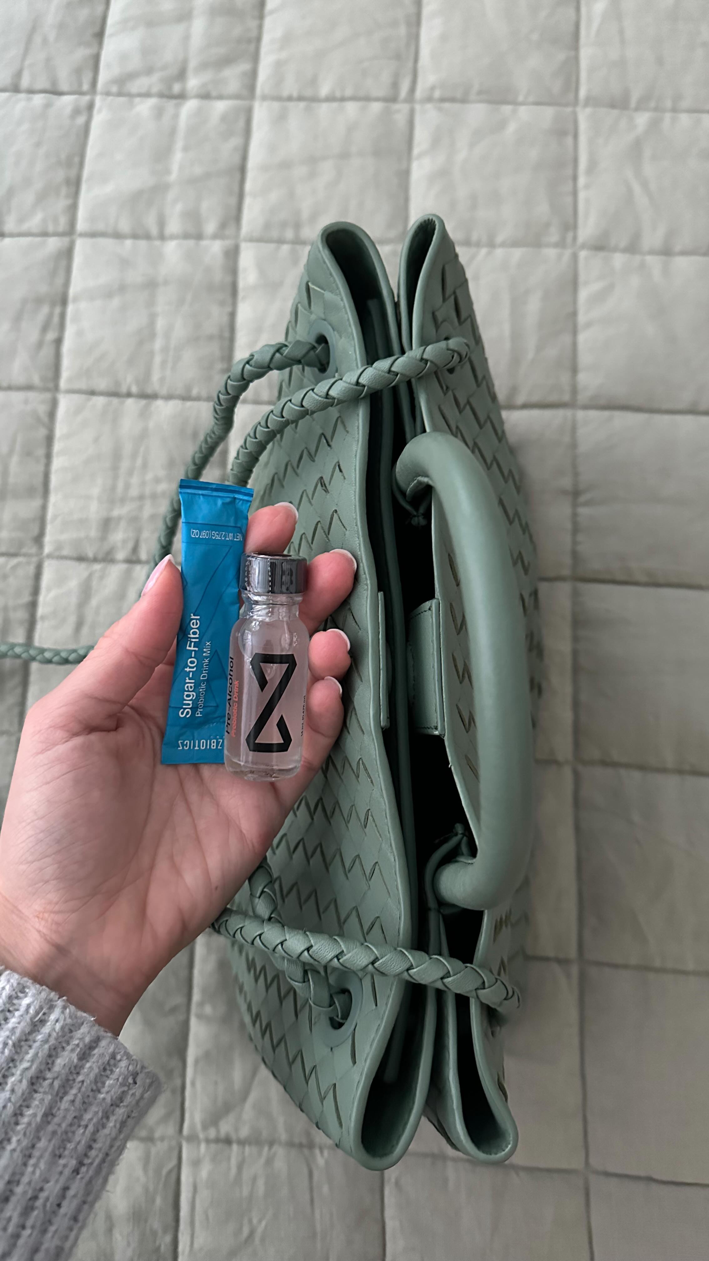 Some days feel off…especially when you wake up and it’s pitch black outside and 7 degrees! For me, it’s all about showing up for myself and finding little ways to spark joy. @zbiotics supports me along the way with Sugar-to-Fiber in the morning to fuel my gut and Pre-Alcohol when I have evening plans, so I can enjoy balance without guilt. It is never about perfection or complicated routines! It’s about taking time and care for your body and mind
#gratawellness #zbiotics #balanceoverrestriction #guthealth #wellnessroutine