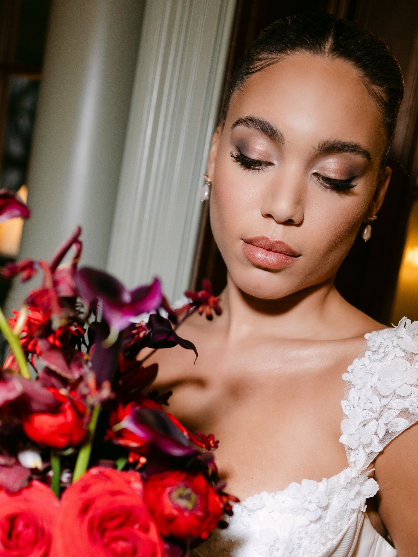 Love isn’t just tradition.
It isn’t just the dress, the flowers, or the vows.
It’s the quiet confidence.
The choosing of each other.
The standing side by side and saying, “This is my person.” 🤍
This is the modern Valentine’s bride —
✨ Sleek low bun
✨ Short, statement dress
✨ Soft-toned skin with radiant glow
✨ Glam eyes that speak before she does
Happy St. Valentine’s Day 🤍
HMUA and planner: @ievagenovesibridal
Photographer and planner: @modesta_photo
Cake designer: @cambridge_fancy_cakes
Venue: @university_arms
Dress designer: @avenuebyjosephinescott
Florist: @larkspurfloraldesign
Model Caiya: @caiya
Table decor: @ej_yourevent_decor
Like the look ? DM for more details. #ModernBride #ValentinesWedding #BridalStyle #SoftGlam #SleekBun