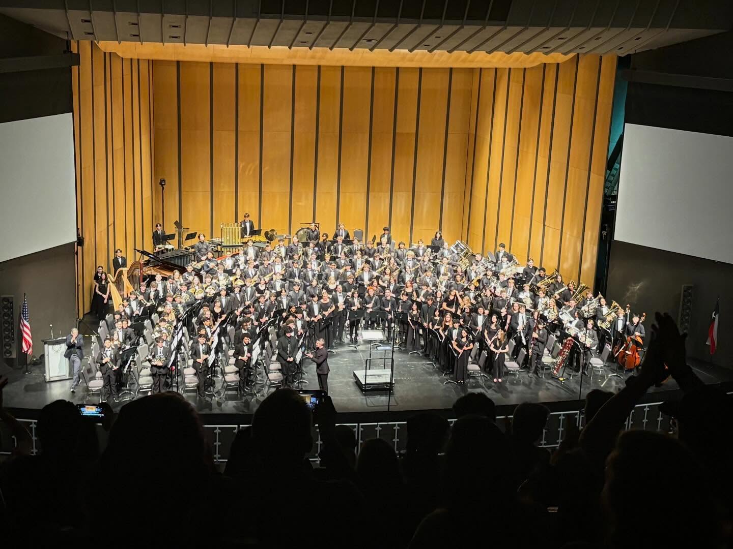 2026 TMEA Recap 📸 Ft. Payton, Carter & their KM4B ALUM All State conductor, Dr. Zastoupil 🎉🤯💙
Congratulations on a FANTASTIC concert!