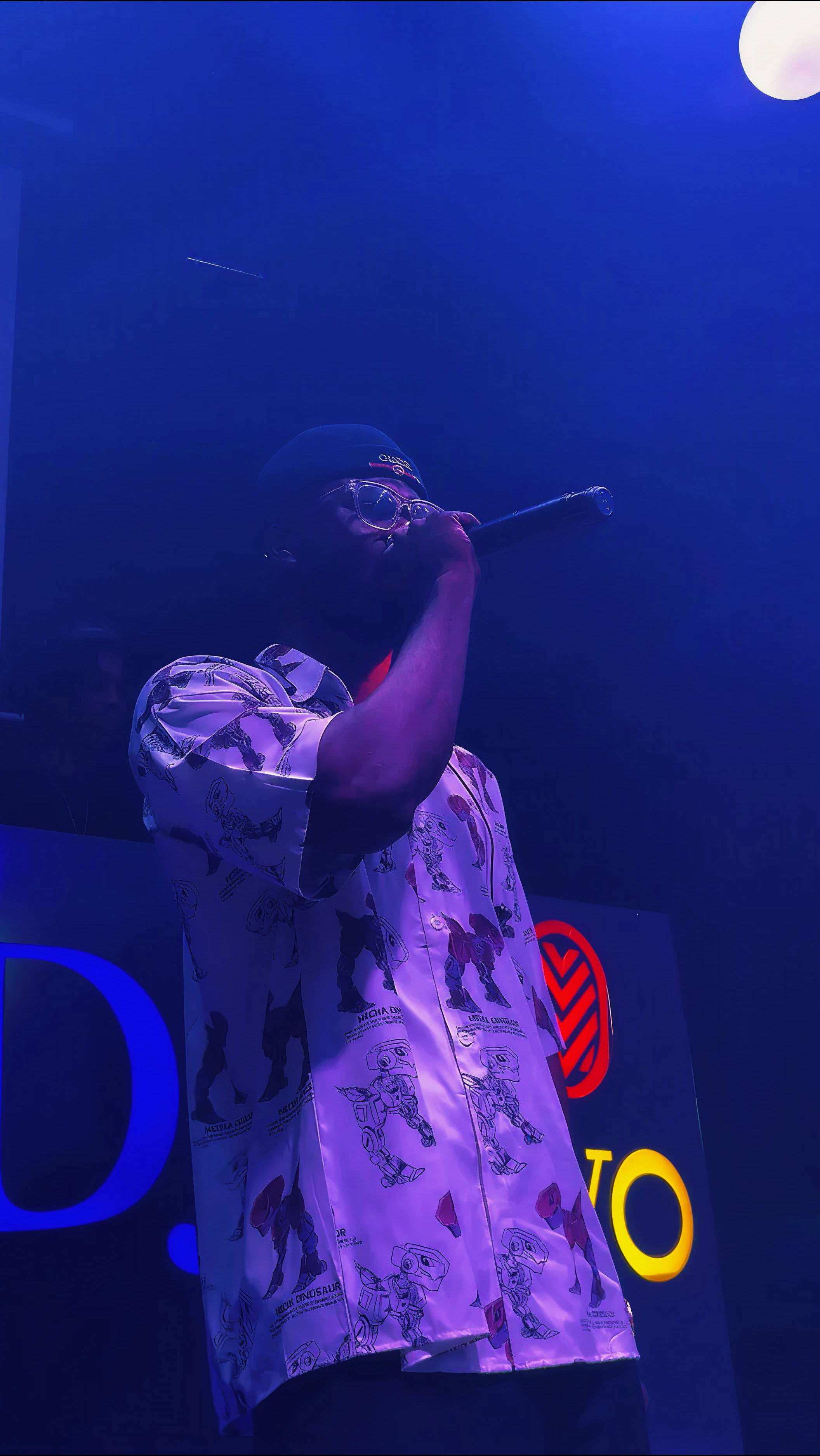 Dimanche dernier à Lemba, Feeling Melo a donné plus qu’une performance.
Il a donné un aperçu de ce qui arrive.
DÉSOLÉ. En exclusivité.
Le public a répondu présent.
L’énergie était réelle. L’attente aussi.
Et quand CVROLINV a résonné, tout le monde savait pourquoi.
Different way. The artist’s way.
RDCndule® Records
#rdcndulerecords #feelingmelo #rdcndule #cvrolinv #feelingmelodésolé