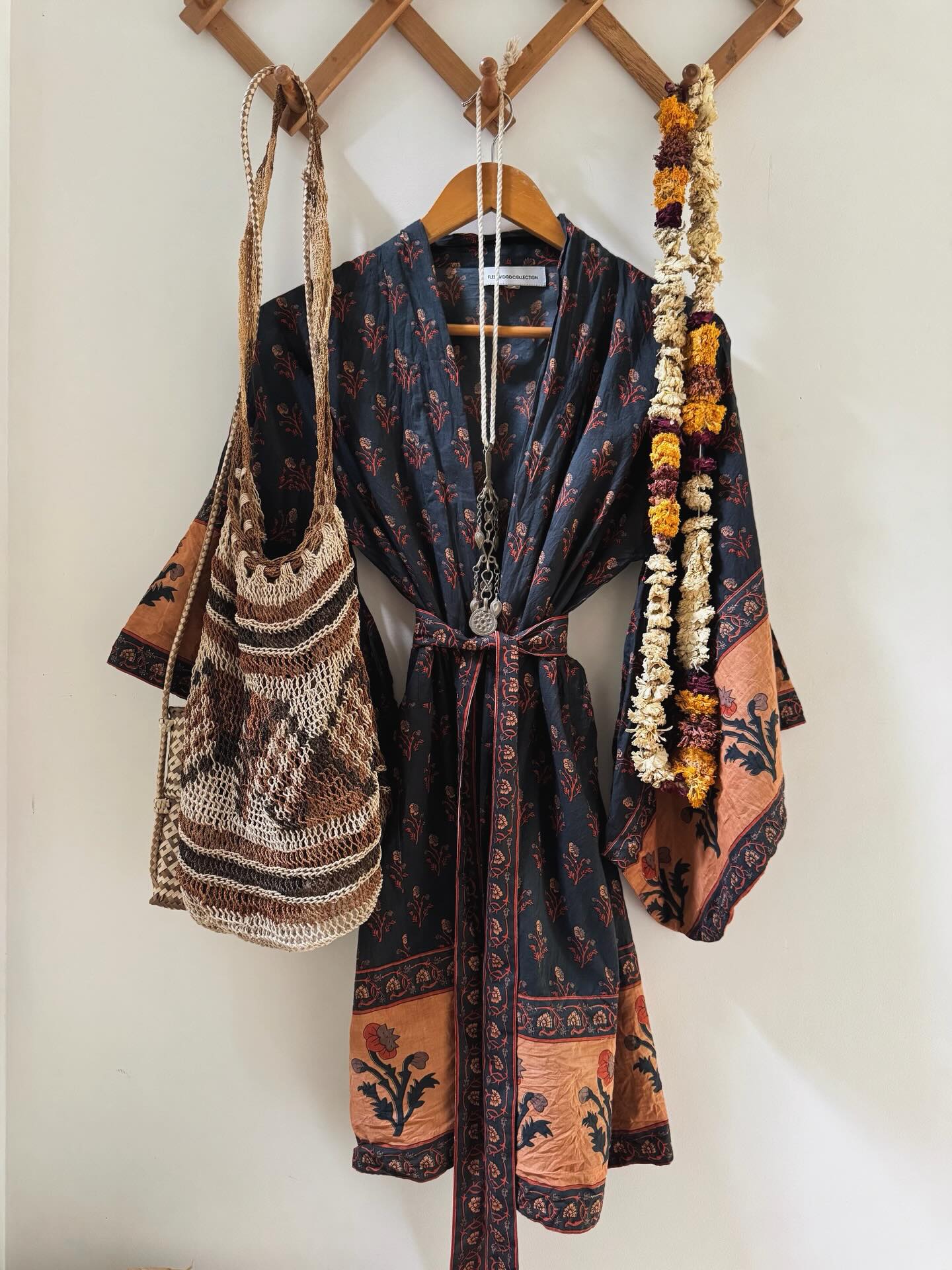 MAGIC SANA ROBE ✨
Super versatile, wear her so many ways 🤍