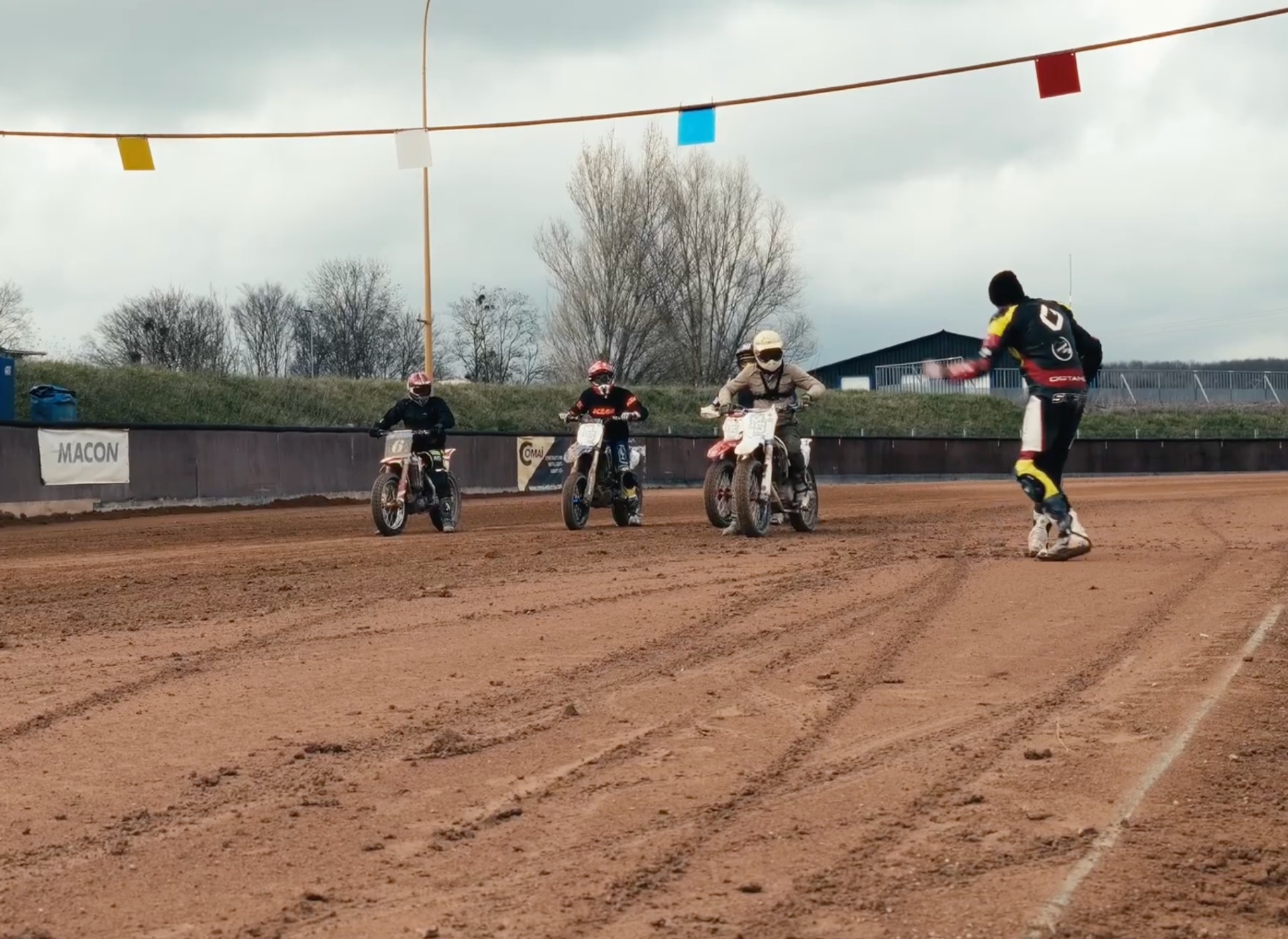 Je me fait déposer au départ...