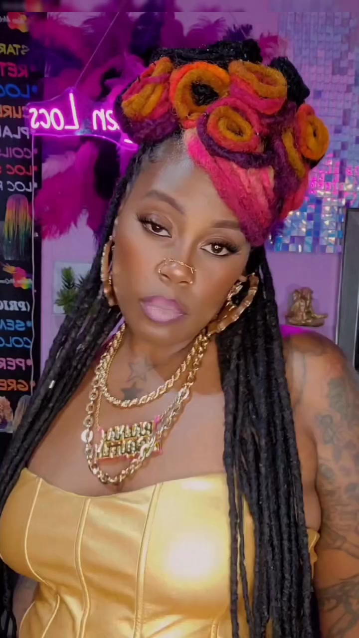 @Raenae_mcqueen
90's LOC STYLE TUTORIAL......This style required artistry, placment & pins but i had to bring this look together for the loc girlies so we can show them how versatile & fun locs really can be!! WHAT YALL WANT TO SEE ME DO NEXT? #Raenaemcqueen #raenaemcqueenlocs #locstyles #locs #locstylesforwomen #womenwithlocs #charlotteloctician #charlottestylist #9oshair #foryoupage #FYP #loctutorial #tutorial #colorgoat #colorqueen #locupdo