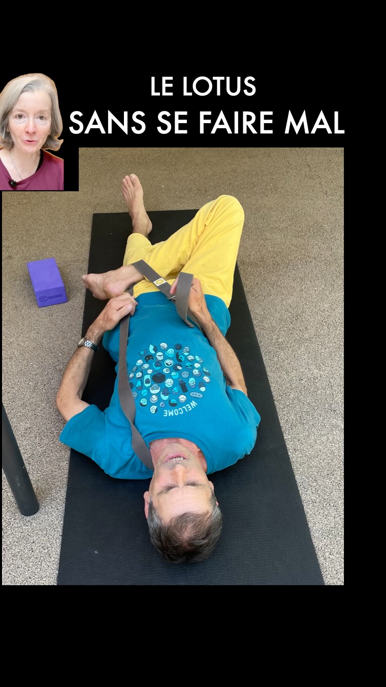 LE YOGA NE DEVRAIT JAMAIS FAIRE MAL
JAMAIS 💎❌
Le Lotus 🪷 ne devrait jamais abîmer 💥
J’ai reçu des dizaines de messages suite à notre publication sur le Lotus. Beaucoup me disent ‘je n’y arrive pas’, mais d’autres me racontent l’irréparable :
des ménisques fissurés, voire fracturés.
Ces blessures arrivent parfois seul, par méconnaissance, mais aussi trop souvent sous la main d’un enseignant qui vient ajuster la posture en force. 🦴
Le drame, c’est que tout cela part d’une bonne intention. On veut progresser, on veut bien faire. Mais la bienveillance ne remplace jamais la connaissance de l’anatomie appliquée. Quand on ignore la mécanique du vivant, on finit par faire n’importe quoi, même avec le cœur. ❤️🩹
Votre corps est brillant :
s’il verrouille, c’est pour vous protéger. Le genou est une articulation fusible, ne le faites pas sauter !
Dans cette vidéo, Serge vous montre comment nous restaurons la mobilité de la hanche pour libérer le genou. Le Yoga doit être une construction, pas une destruction. 💎✨
PASSEZ DE LA FORCE À L’INTELLIGENCE 🧠
Nous avons rédigé un dossier complet sur Padmasana pour vous aider à transformer votre assise.
👇 Commentez « LOTUS » sous ce post et je vous envoie le lien en privé.
#Lotus #YogaTherapie #Padmasana #YogaAnatomy #cathetsergeyoga