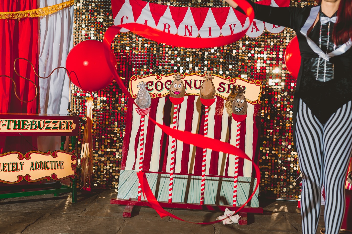 🎪 Throwing it back to 2021 when we did a circus styled shoot, I had not long added the circus games to our collection & we had so much fun on this shoot. I have the bestest of friends around to support me. Suppliers below 👇🏻
Venue @thepriorylittlewymondley
Photos @em.jphotos
Hair @lovehairbylou
Circus acts @showtime_circus
Cake @kellys_cake_kitchen
Gold sequin backdrop @makeyourdayeventhire
Styling props @fleurdelaceuk
Flowers @lydiahardcastleflowers
#fyi #instagood #art #trending #weddingshoot