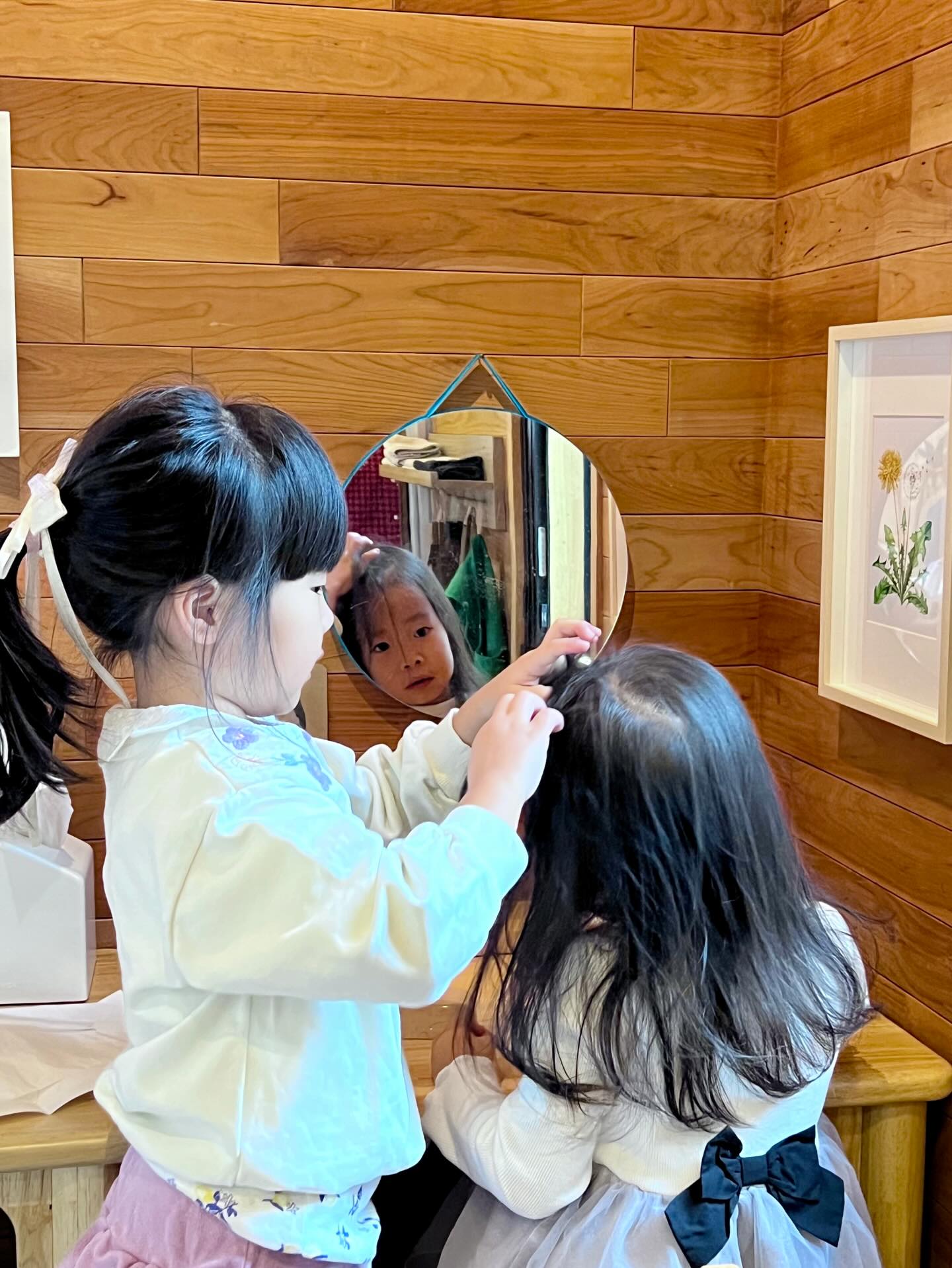 “Excuse me.” “I’m finished.” “Would you like a turn?” Through daily Grace and Courtesy lessons, children learn to move thoughtfully through shared spaces, respect one another’s work, and communicate with kindness. These small moments build confidence, empathy, and a strong sense of community - foundations that last a lifetime 🌿
Save for gentle parenting reminders!