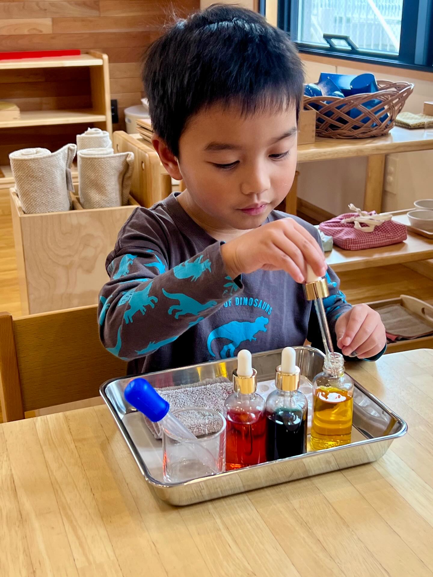 Before concepts are understood, they are felt. Sensorial materials refine the senses and help children classify, compare, and make sense of the world around them.
Double tap if you love hands-on learning!