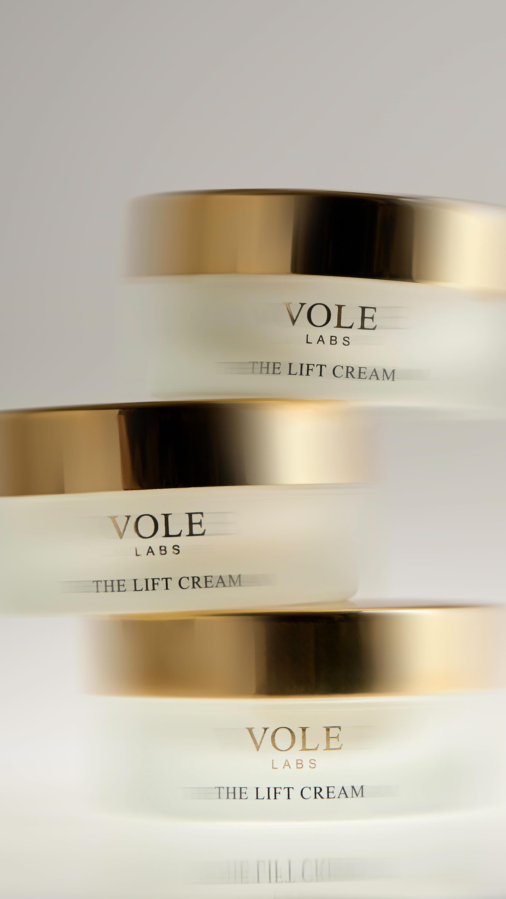 Kompletna pielęgnacja, która podąża za rytmem Twojej skóry.
THE LIFT CREAM
#antiaging #krem #polskamarka #volelabs