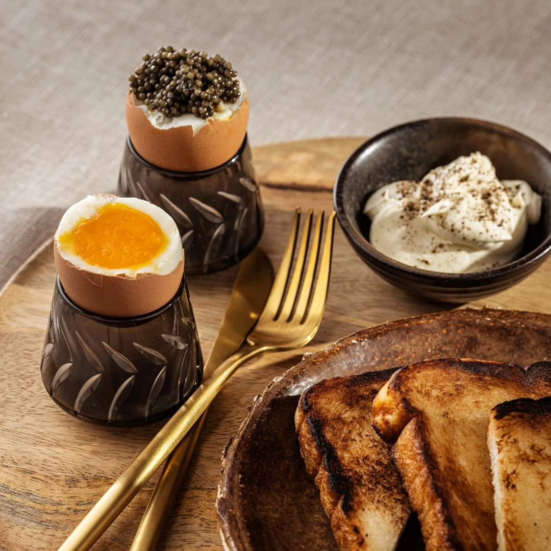 The time is coming when our tables will master an egg in various forms. We especially like to combine them with caviar, which not only adds a pleasant, slightly salty note but also a bit of festive character.
-
Soon, our tables will be dominated by eggs in various forms. We especially like to pair them with caviar, which not only adds a pleasant, delicately salty note but also a touch of festive character.