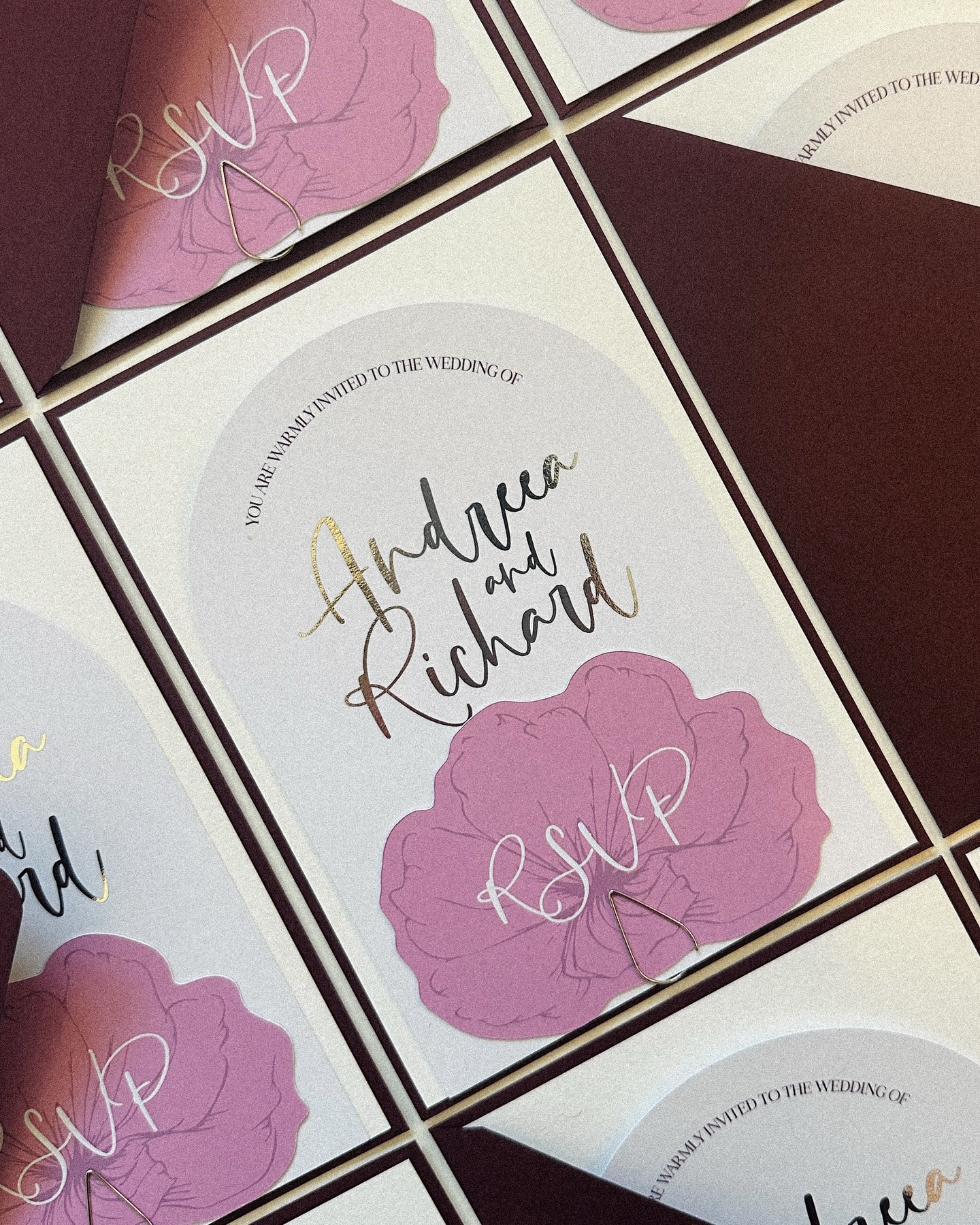 A + R went alllllllllll out on their invitation suite - silver foil print, textured card, custom shapes, printed envelopes with custom monogram + liner…the whole shebang 😍
These beauties were such a joy to work on + I’m so pleased with how they turned out 🫶🏽
.
.
.
#custominvites #weddinginvites #silverfoil