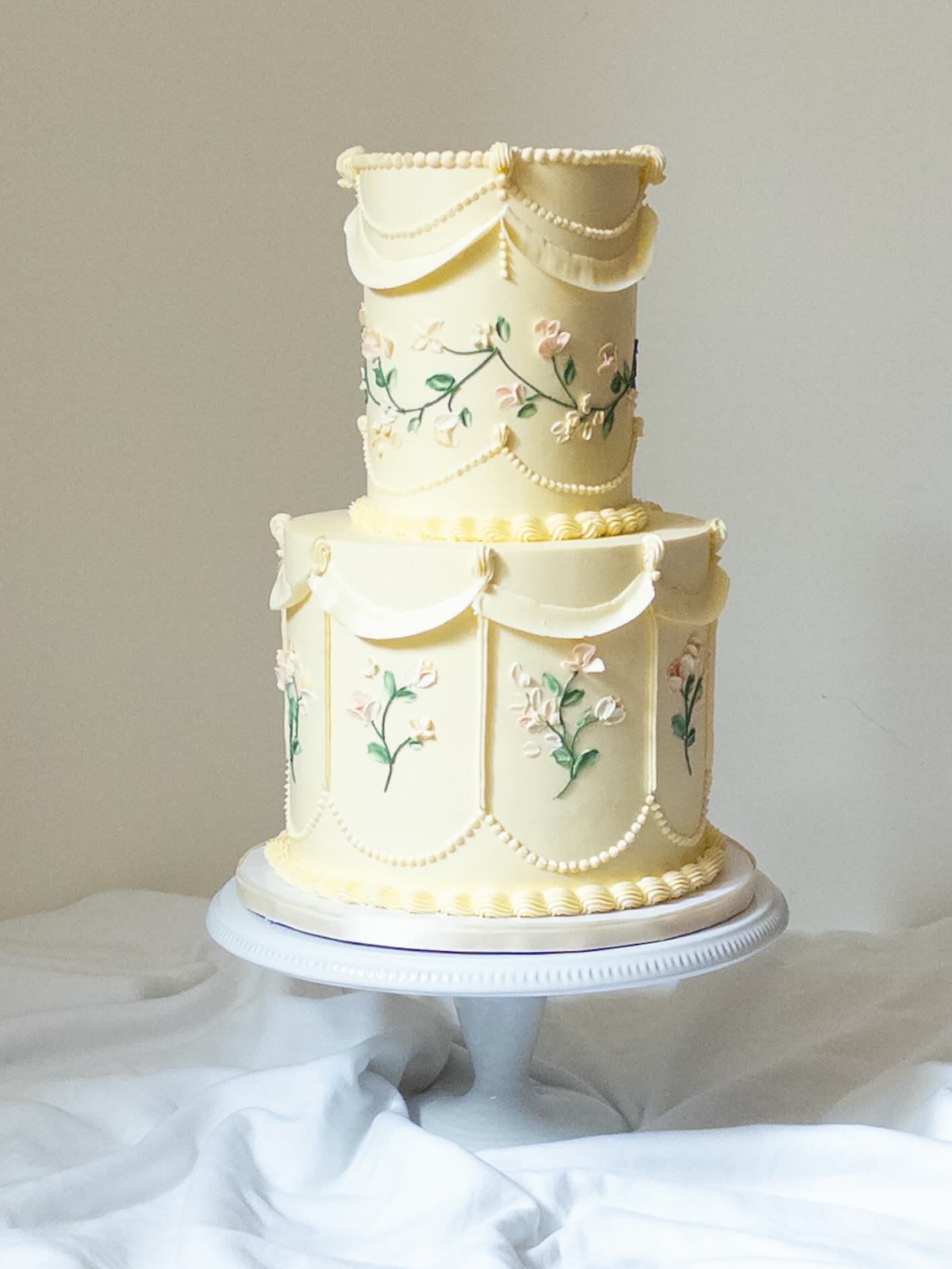 My 2026 calendar is filling quickly! If you are getting married this year in Toronto/GTA, this is a great time to connect. My next tasting date will be March 26th, so head to the inquiry form on my website and I will get back to you with next steps!
This buttercream cake was made for D&Z’s beautiful wedding at @thearlingtonestate , planning by @unparalleledweddings
#torontoweddings #torontoweddingcakes #weddingcakes #buttercreamcakes #weddingcake