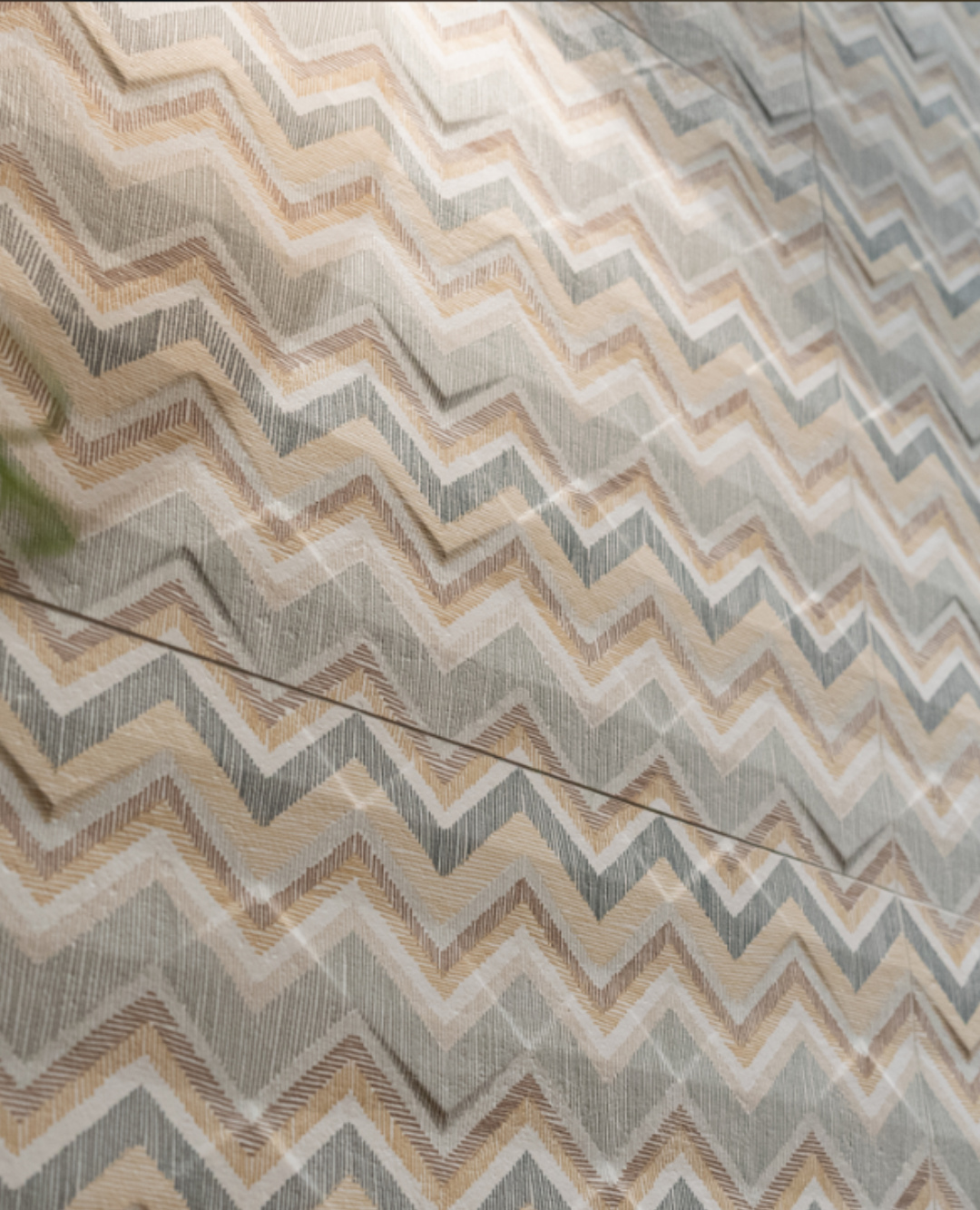 Transformez vos espaces avec audace grâce à la collection Ritmo & Zouk en format 32×99 cm.
Avec ses finitions mates élégantes et faciles d’entretien, la faïence Ritmo est idéale pour un intérieur moderne et raffiné.
Coloris unis disponibles au showroom :
• Ritmo-R Mostaza : une teinte chaude et pleine de caractère.
• Ritmo-Blanco : un blanc lumineux et intemporel.
• Ritmo-R Rojizo : des nuances subtiles entre rouge et orange.
Ainsi que le Ritmo-R Verde disponible sur commande.
• Calipso-R : un effet textile aux motifs géométriques délicats pour plus de style.
Décors :
• Zouk-R Mostaza Oro Viejo : un jaune intense sublimé par des touches doré vieilli.
• Également sur commande : Zouk-R Rojizo Cobre, Zouk-R Verde et Bronce Oxidado.
Laissez-vous porter par le rythme du design avec une collection pensée dans les moindres détails.
#Guadeloupe#Showroom#CarrelageIntérrieur#Faïence#Construction
#Rénovation#Aménagement#DesignIntérieure
