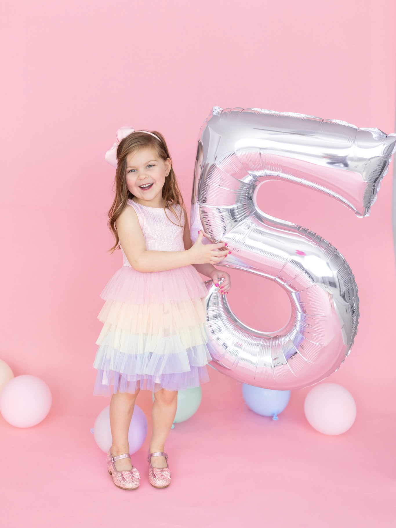 Everyone loves a first birthday cake smash, but donāt forget about the in-between milestones that deserve to be celebrated too! Every year brings new personalities and little expressions you never want to forget.
Milestone sessions arenāt just for cake smashes, theyāre for capturing your littles for who they are right now.
Letās celebrate every chapter, not just the first one!