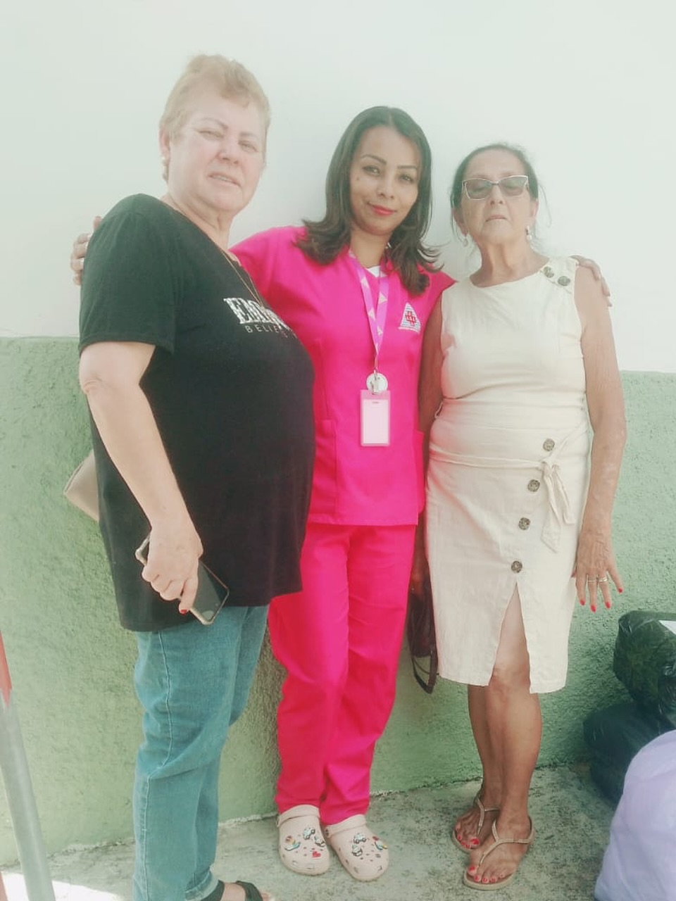 Janeiro teve um gesto que aquece mais do que qualquer cobertor.
Recebemos a doação do Grupo Nova Aliança de Itaoca, representado por Ilda e Ana, e também da ABA, representada por Cibele.
Foram entregues diversos itens essenciais para o nosso hospital: alimentos, cobertores, lençóis, fraldas e outros materiais que fazem diferença direta no cuidado com cada paciente.
Cada doação carrega mais do que itens.
Carrega empatia.
Carrega responsabilidade social.
Carrega amor ao próximo.
Nosso muito obrigado por estarem ao nosso lado, fortalecendo a saúde da nossa comunidade. 🙏💙