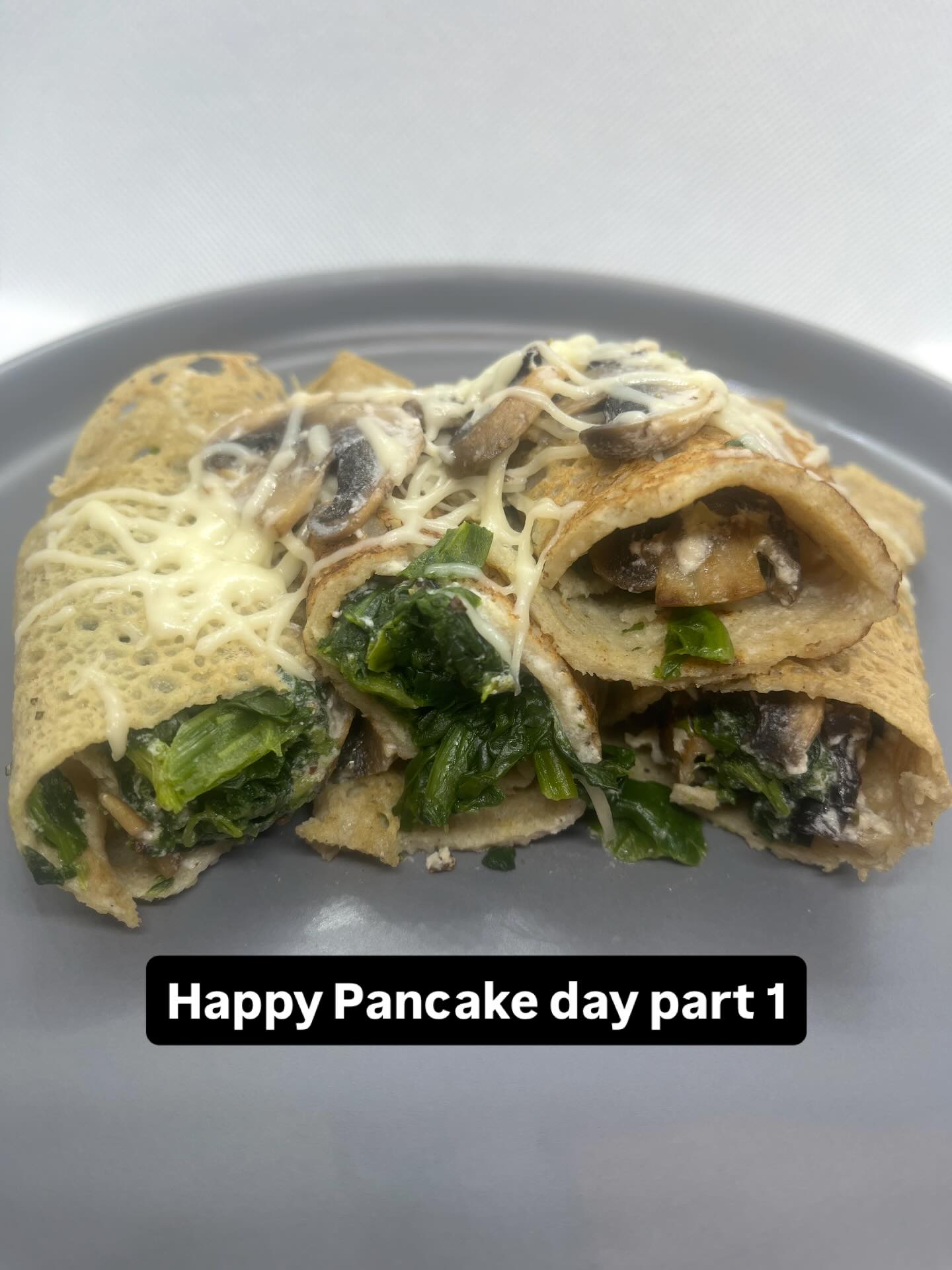 Savoury pancakes - buckwheat flour pancake with a mushroom & spinach filling.
Buckwheat is gluten free, it’s tasty and 100g flour has 13g protein.
#pancakeday #homecooking #savourypancake