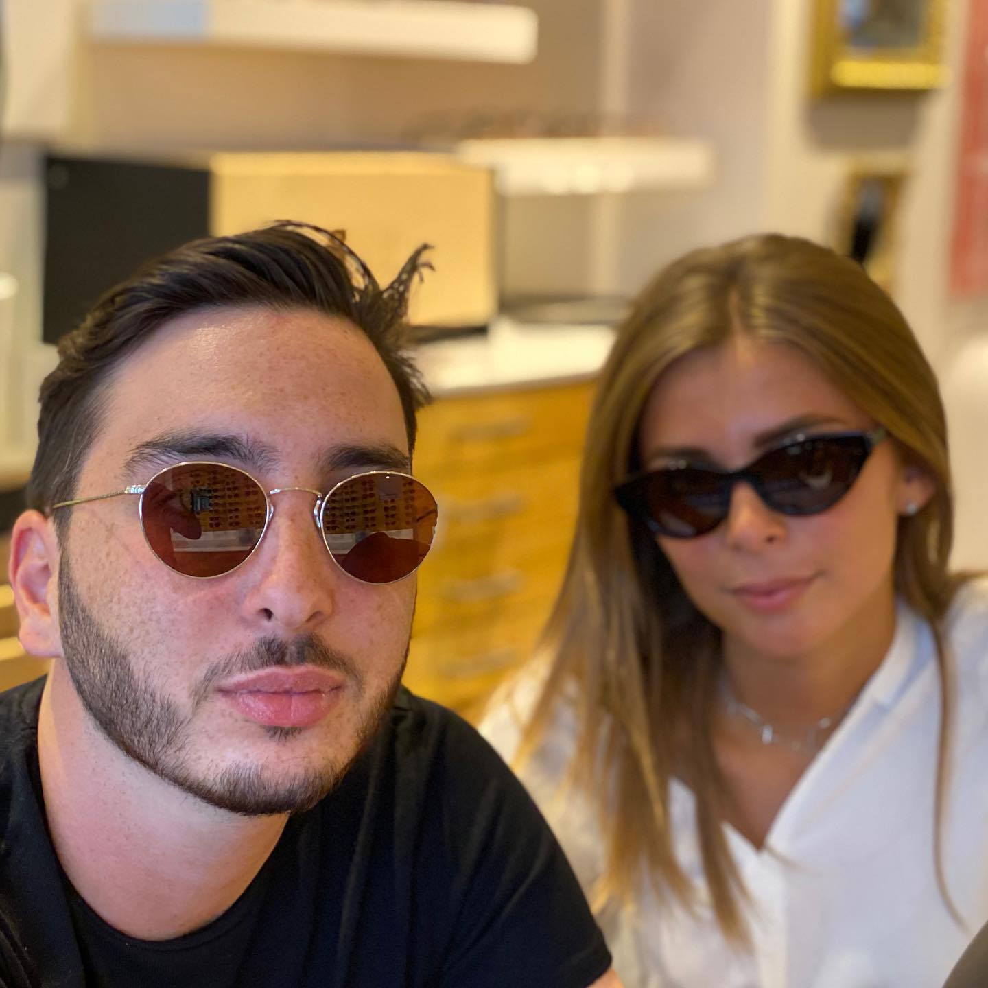 Couple goals ! Prêts pour affronter le soleil de cet été ☀️ 👓 @liviafratacci opte pour une splendide #thierrylasry et @cohen_noah27 pour une #oliverpeoples #sunglasses #opticiencreateurlevallois #levallois #levalloisperret