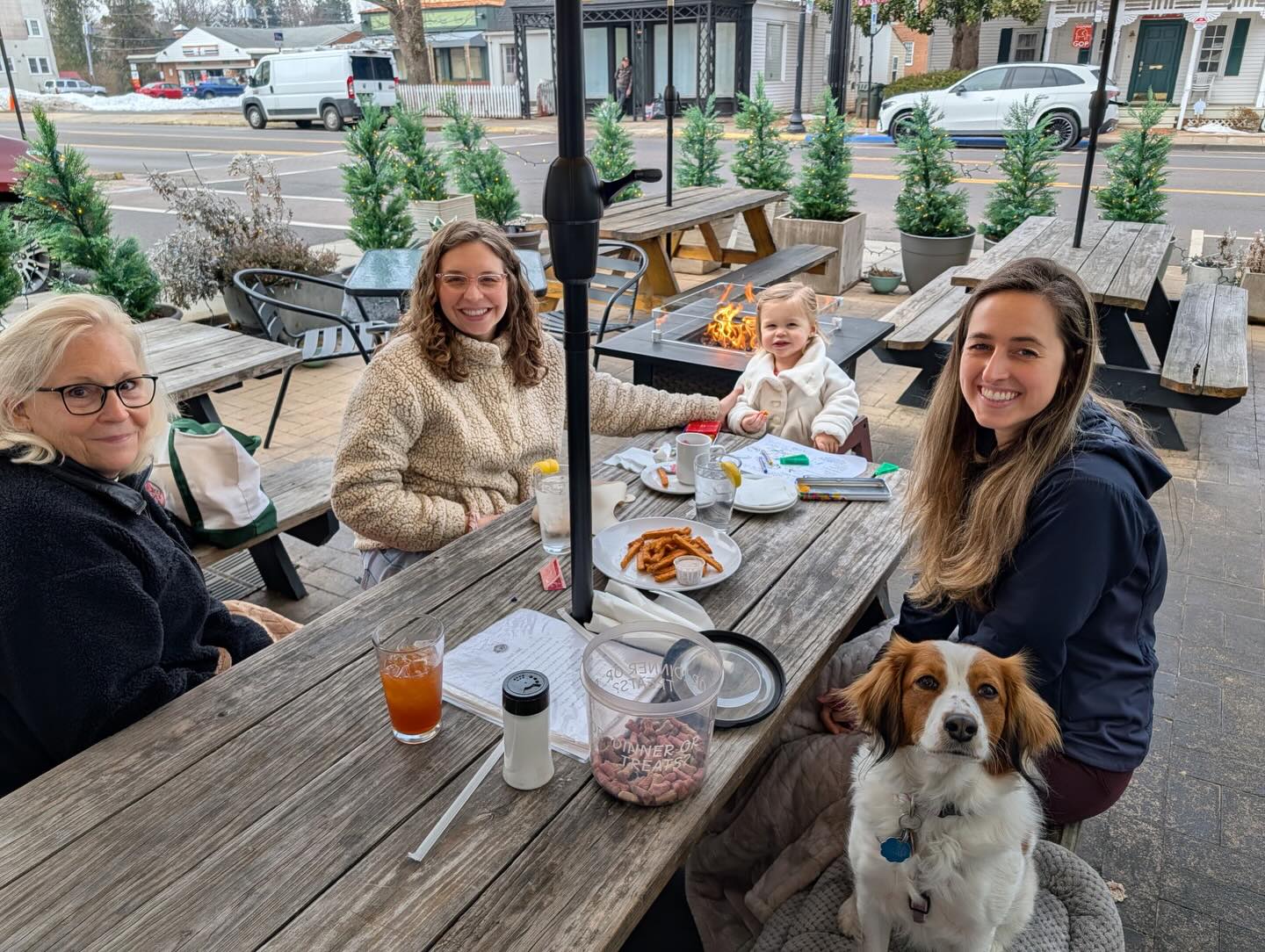 Grab your friends, S.O., parents, kids, cousins, and PUPS and join us on the patio today for some delicious Taco Tuesday deals, $5 margaritas, $1 off shrimp or fish tacos, and $9 street tacos. Open today from 11am-10pm. Cheers 🍻