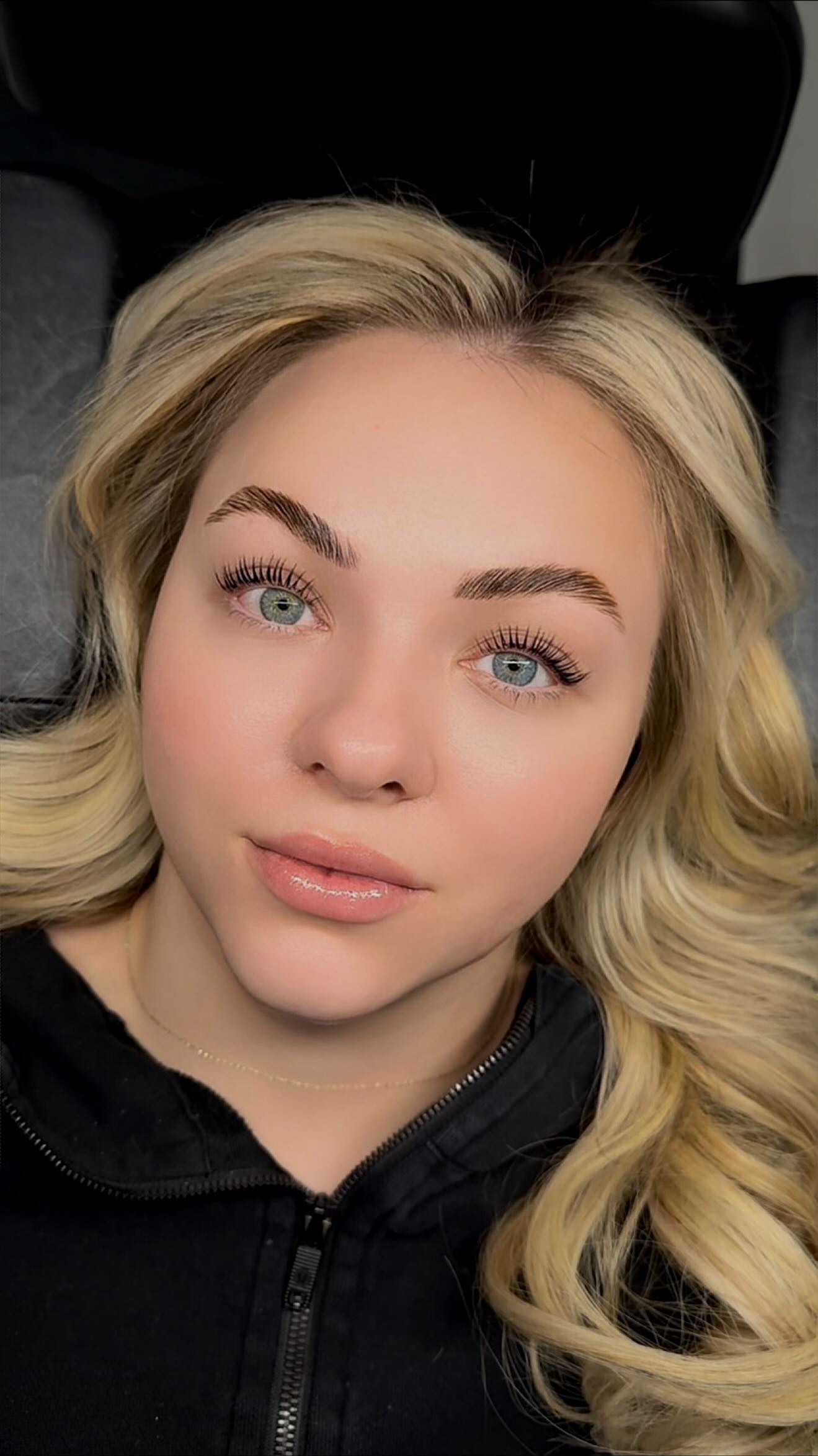 POV: you finally try the Brow Lam + Lash Lift combo 😮💨
Soft. Lifted. Effortless.
This is one of my favourite low-maintenance glow ups for the girlies who still want to look natural but polished.
Comment “LIFT” if you’ve been thinking about trying this 👀
#oakvillebeauty #vibeauti #browlam #lashlift #oakvillelashes