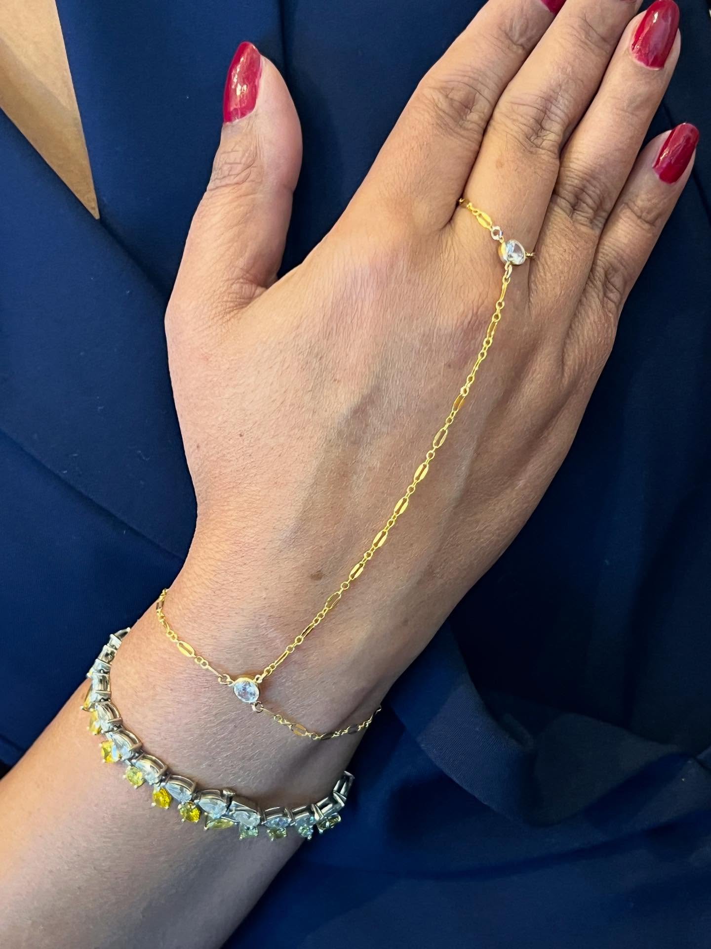 14K Gold Filled Hand Chain with 3-point connector charms for a seamless look and feel 🤎✨
.
.
#permanentjewelry #permanentbracelet #sfjewelry #sfbayarea #permanentjewelryatherton