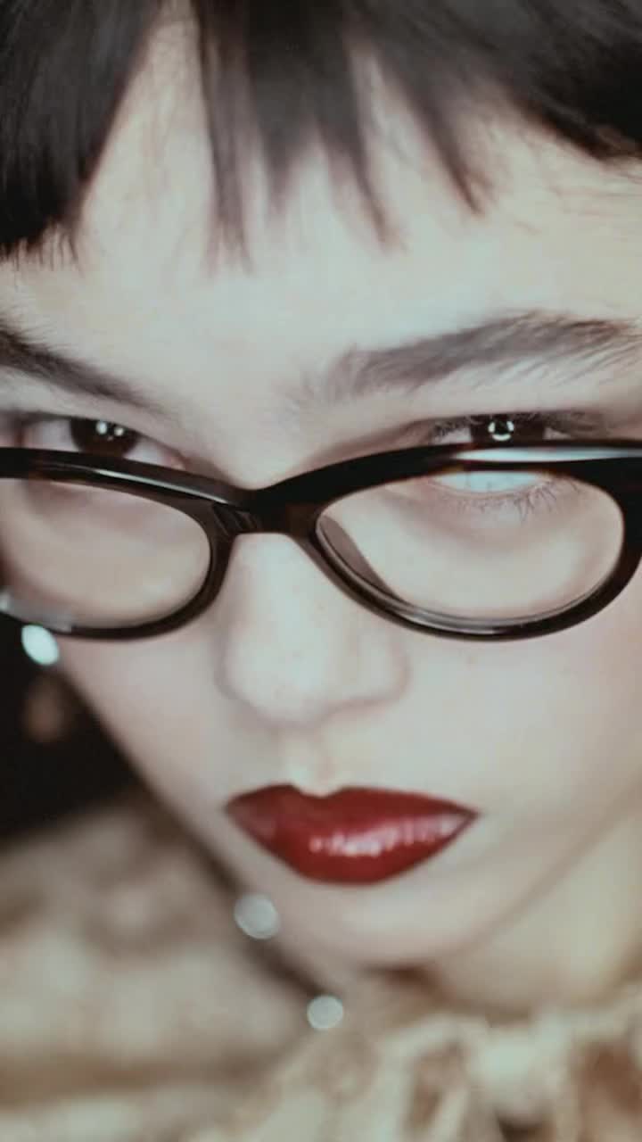 Oggi l’unica parola che voglio sentire è Gucci. 🖤 Scopri la nuova collezione eyewear: l'incontro perfetto tra glamour e visione.
#GucciEyewear #GucciStyle #LuxuryFashion
.
.
.
#gucci #madeinitaly #otticabardellimilano #occhialidasole #occhialidasoledonna #guccisunglasses #otticomilano #guccieyewear #milano #eyeweartrends #otticamilano #occhialidonna #luxuryglasses #eyewearfashion #occhialimoda #occhialisole #occhialimilano #zeissvisioncenter #guccicollection #occhialidimoda #otticabardelli #occhialidavista #guccilover