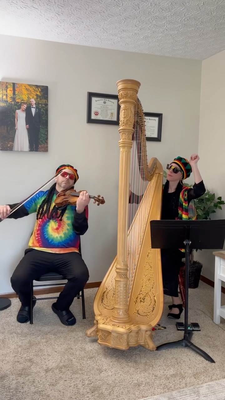 When the request says, Can’t Help Falling in Love…but then they add “reggae style” 🫠🌴
Challenge accepted 👍
(Watch to the end 😆!)
#WeddingMusicianLife #HarpistHumor #CeremonyMusic #CantHelpFallingInLove #MusicianProblems #LiveMusicLife