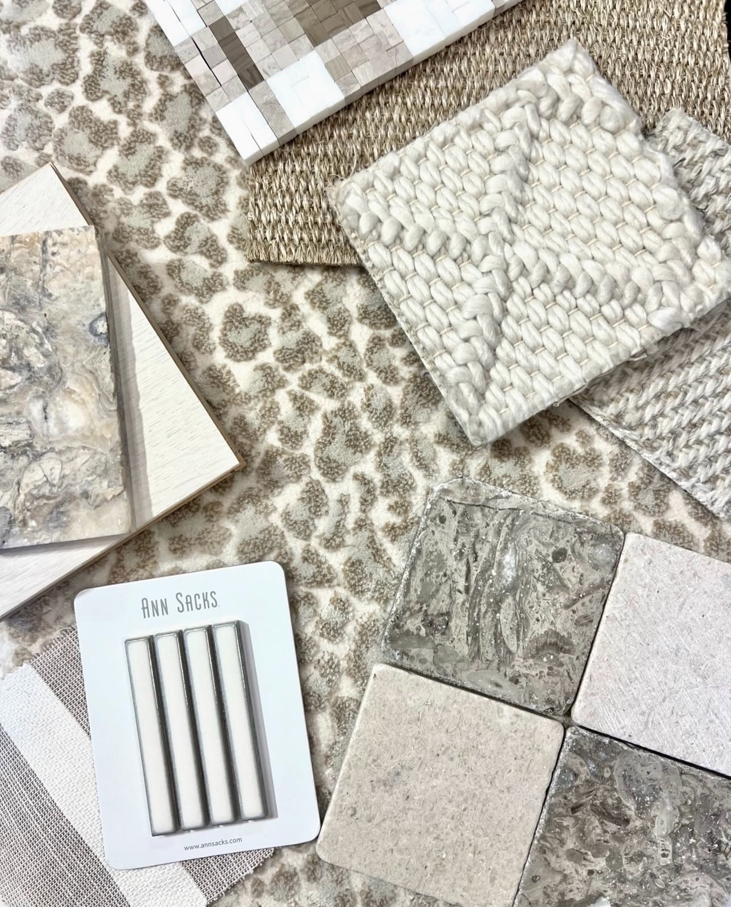 Neutral marble with beautiful movement, classic sisals, a subtle plaid, and tailored trims — all my favorites coming together in one curated moment. It’s that quiet luxury look that feels collected, warm, and forever elegant. #TimelessDesign #NeutralInteriors #MarbleMoments #ClassicStyle #SimplyQuartered