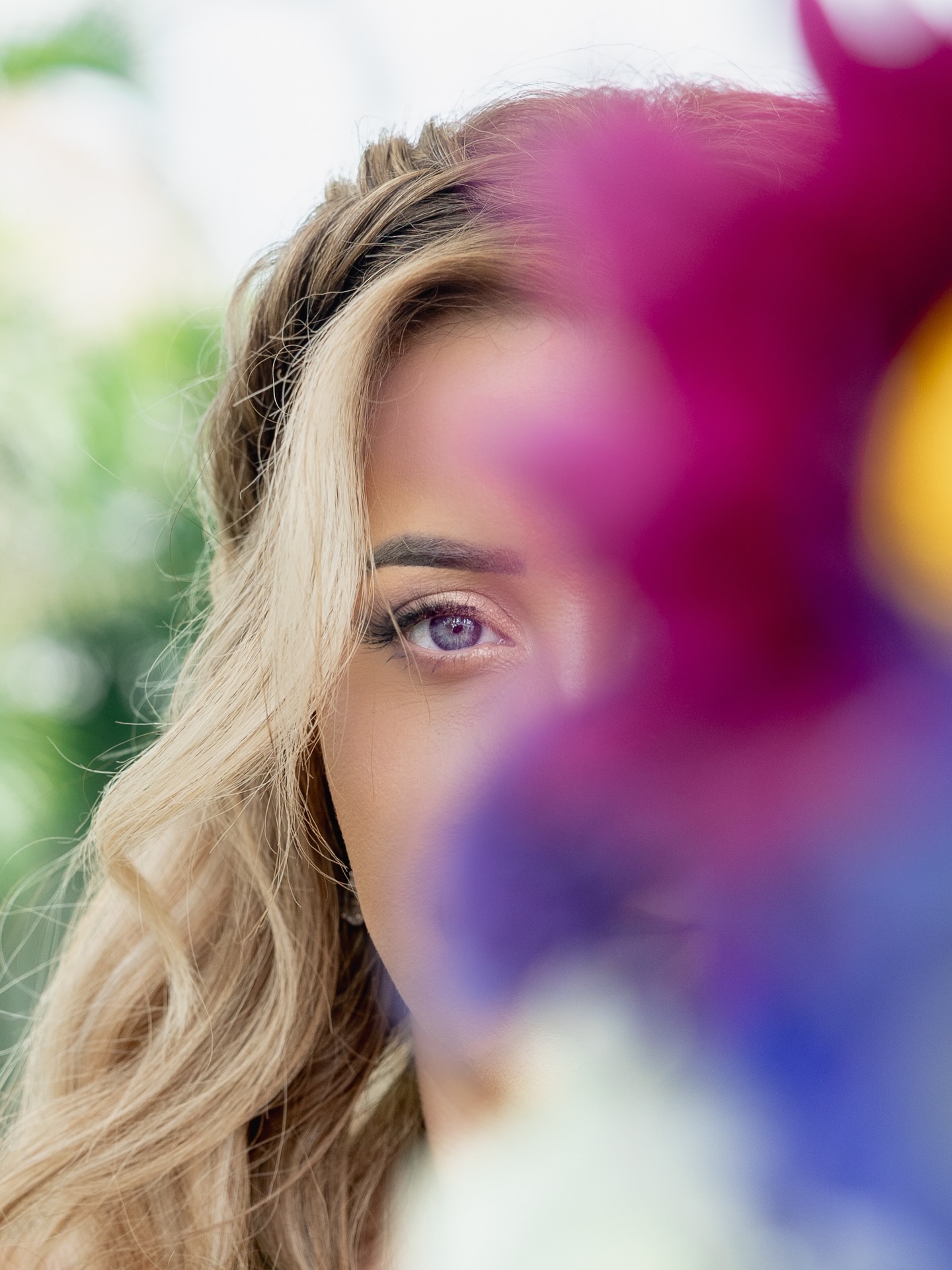 Half hidden by blooms, fully glowing in her bridal moment 🌸
Photographer: @pineandforge
Hair stylist: @mandy_does_updos
Makeup: @destinyandlighthairandmakeup
Dress: @nikkisglitzandglambridal
Florist: @jobelle_design
#styledshoot #madierabeachwedding #weddingplannernearme #weddingflowers #travelingweddingplanner