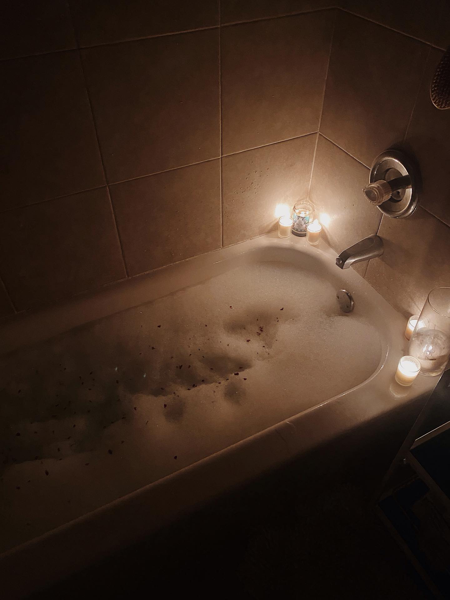 If I’m not answering… this is where I’ll be 🛁🌿
my favorite part of the day — the moment I finally unplug, slow down, and let everything soften after a long one. My botanical salt soaks were created for exactly this kind of reset: warm water, deep breaths, and a little intentional stillness.
#thegroundingstudio #bathritual #slowliving #eveningunwind #ritual