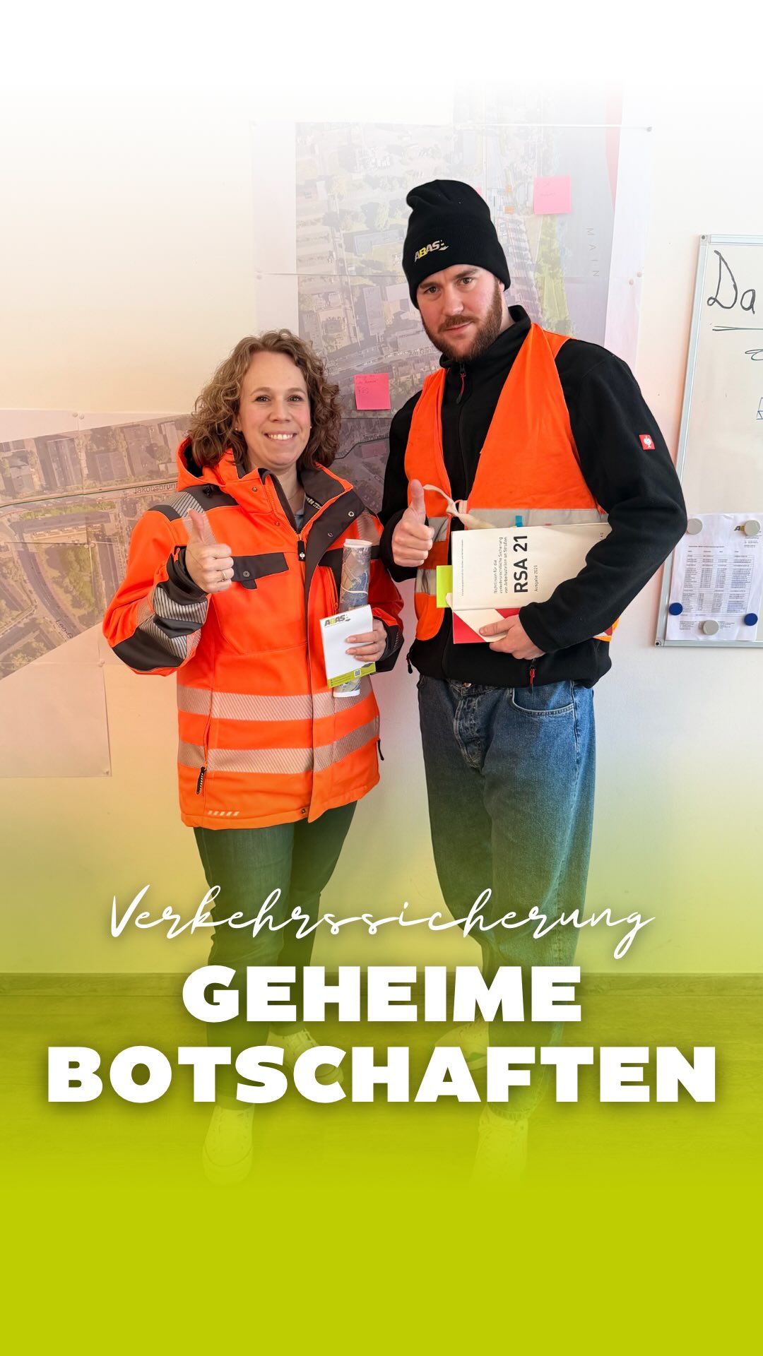 Da du bis hier hin gekommen bist, bedeutet das, du hast alle Vorschriften missachtet! 🚫😅
Auf Social Media ist das ok (und in dem Fall sogar gewollt), aber im Straßenverkehr wäre das wirklich fatal.
Als Verkehrssicherung stellen wir die Regeln nicht auf, dafür allerdings die Schilder, die sie durchsetzen.
Trotzdem passiert es viel zu oft, dass diese Regeln missachtet, ignoriert oder einfach übersehen werden. 🚧
⚠️Die Folge: Stau, Unfälle und unnötige Verzögerungen.
Damit das nicht mehr passiert, schicke dieses Reel an jemanden, der diese Message hören muss. Und Folge und für mehr Insights aus der Verkehrssicherung.
#verkehrssicherung #baustelle #straßenverkehr #verkehrsschild #handwerk