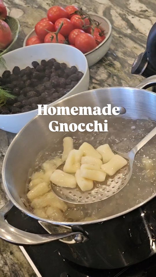 1kg potato
1 1/2 cups 00 flour
1 egg yolk
Prick potatoes all over and put in the oven straight on the rack, 180 degrees for 1 hour.
Test with knife to see if cooked, then peel off the skins. Don't waste the skins, put them on a tray with olive oil and salt and back in the oven for a crispy chip treat!
Back to the potatoes, put them through a potatoe ricer onto the flour, add the yolk, and gently fold in until it comes together, but you dont want to over work it. Add more flour if its too wet.
Roll out like in the video, finger thick, and cut into pieces. Cook in salted boiling water until they float to the top. Wait 10 more seconds once floating, then remove and straight into your ragu. Bon appetite 😋
Most gnocchi recipes boil the potatoes, but putting them in the oven ensures they lose as much moisture as possible, this reduces the amount of flour you'll need.
#gnocchi #potatoegnocchi #homemadepasta #homemadegnocchi #farmhouse