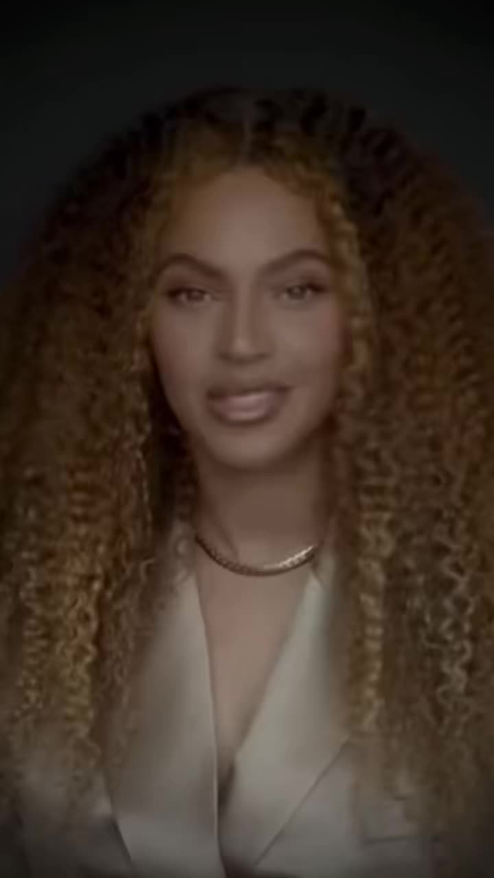 Focar nos teus objetivos não é sobre fazer mais barulho — é sobre fazer mais compromisso.
A Beyoncé lembra-nos que o sucesso não nasce da validação externa, mas da clareza interna.
Quando sabes quem és e para onde vais, deixas de te distrair com comparações, críticas ou expectativas alheias.
O foco é escolha diária.
É disciplina quando ninguém está a ver.
É consistência quando a motivação oscila.
Protege a tua visão.
Trabalha em silêncio.
E deixa que os resultados falem por ti.
—
Focusing on your goals isn’t about making more noise — it’s about making deeper commitment.
Beyoncé reminds us that success doesn’t come from external validation, but from inner clarity.
When you know who you are and where you’re going, you stop getting distracted by comparison, criticism, or other people’s expectations.
Focus is a daily choice.
It’s discipline when no one is watching.
It’s consistency when motivation fluctuates.
Protect your vision.
Work in silence.
And let your results speak for you.
#Focus #Goals #Discipline #Vision #Consistency #BeyonceEnergy #HelpingYouBloom
#hyggecoachingbysuse