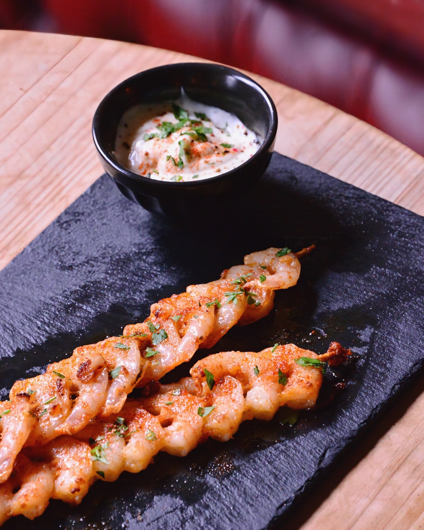 Kissed by garlic, brightened with lemon, and grilled to perfection.
#Scampito #GrilledGoodness #Garlicky