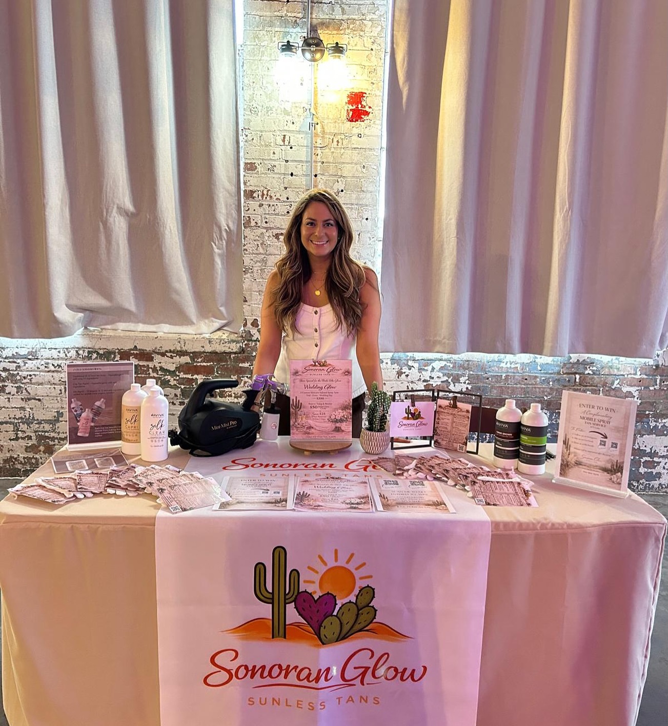 💍✨ It was a pleasure meeting so many wonderful brides at the bridal event.
Thank you to everyone who stopped by, followed along, and entered to win a complimentary Mobile Spray Tan.
The winner will be announced tomorrow, be sure you’re following to see who wins!
#spraytan #sunlesstans #bridalevent #sonoranglowsunlesstans #giveaway #brides #mobilespraytan