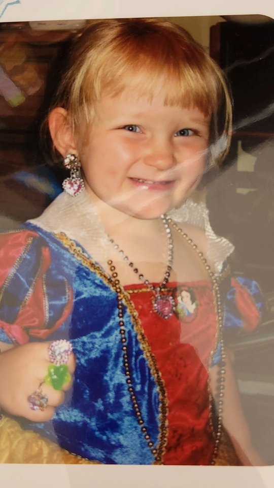 "Never forget to smile, even when life is hard". - Pope Francis
Can you tell I like princesses?? 😅💕
Hi! If you're seeing this, you're new here. So welcome!
I'm Colleen. I still love pink. And princesses. And girly things. But my main passion is Jesus Christ and His Church, and helping people talk about and defend their faith.
Would love to have you join us on the side of Instagram where faith isn't intimidating and apologetics is gentle 🫶🏼
#trialreel #thelittleapologist #trend #childhoodphotos