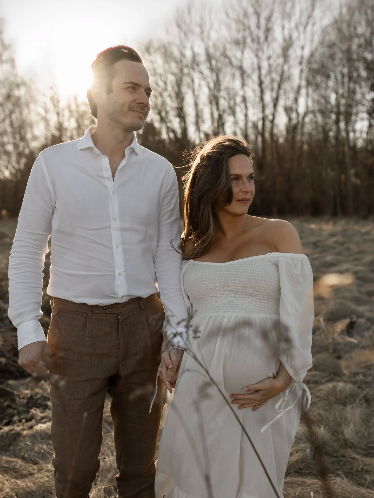 Vintersol, innan allt blir grönt och väcks till liv. En storfavorit! Lugnet innan "livet börjar". 🙌✨️
Hör av er för att boka er gravidfotografering i god tid. ♡
#gravid2026 #bf2026 #gravidfotografstockholm #fotografstockholm #mammaliv