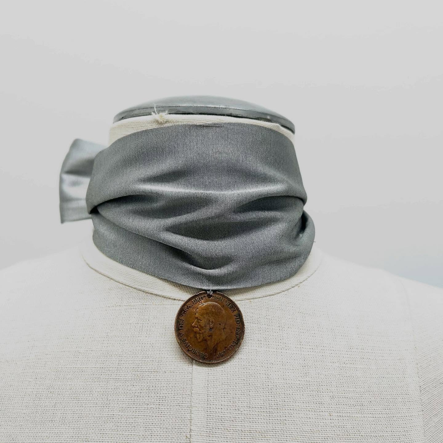 Silk coin choker
#isabelledunlopclothing #kinggeorge #penny #jewellery