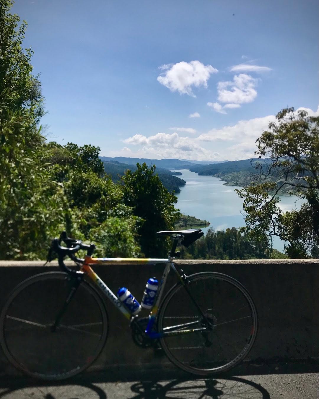 Beautiful views around the northwest of Medellin. Sunny and warm yet much of the ride over 2000 mts of altitude. #trainhappy
🇨🇴⛰🚲
•
•
•
•
•
#cyclingculture #insearchofup #cyclingmemories #roadcyclingpics #ridelots #lifebehindbars #whyiride #roadslikethese #fromwhereiride #beautyofcycling #cyclingphotography #whereiride #outsideisfree #wymtm #instaroads #mountainpass #fromwhereweride #cyclingadventures #roadcyclist #cyclingshots #roadstotravel #mountainphotography #roadstoride #cyclingcolombia #cyclingtour #cyclingholidays #cyclingaddiction #cyclingplanet #kom