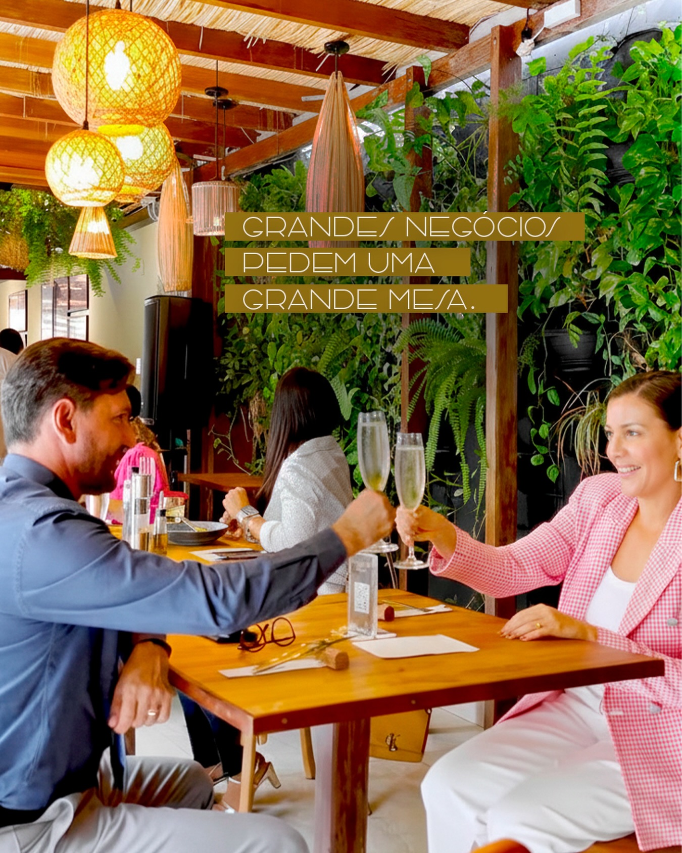 Grandes decisões pedem o cenário certo.
No menu executivo, sabor, elegância e tempo bem aproveitado à mesa.