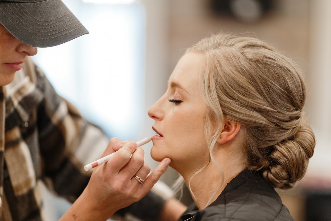 Choose a hair and makeup team that makes you not only feel beautiful but that makes you feel comfortable! Your hair and makeup team spend much of the day with you getting yourself and those closest to you ready— make sure you choose a team that is going to make it fun— swipe to see this bride with the biggest smile! 💞
Artist Brittney
Stylist Haley