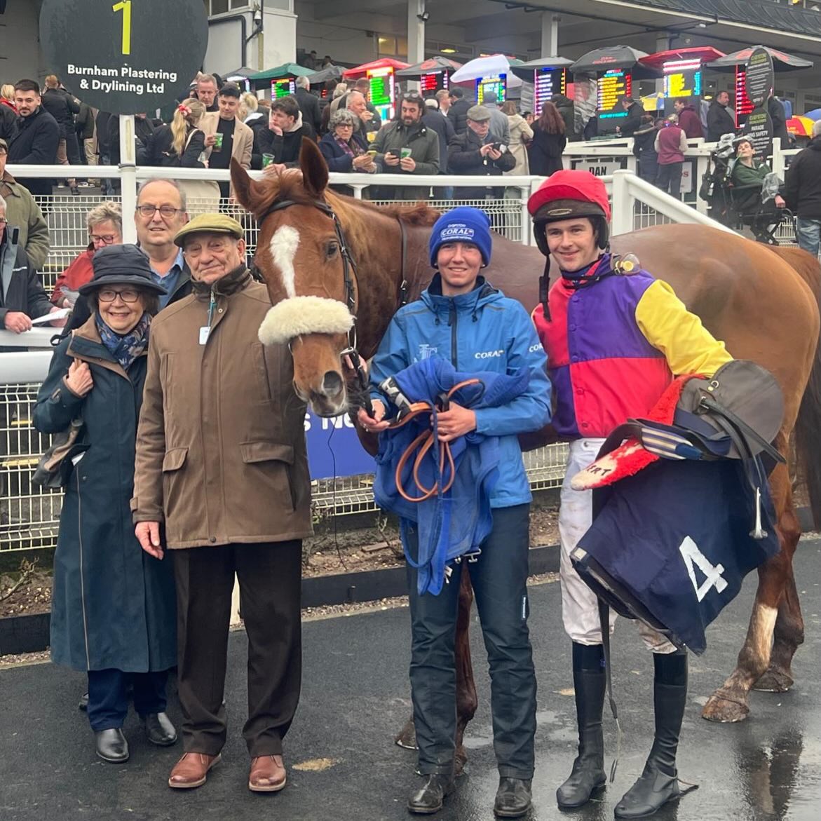Western General winning yesterday @chepstowracecourse for Garth & Anne, ridden by @brendanp1995 👏🏻
@coralofficial
@dodsonhorrell