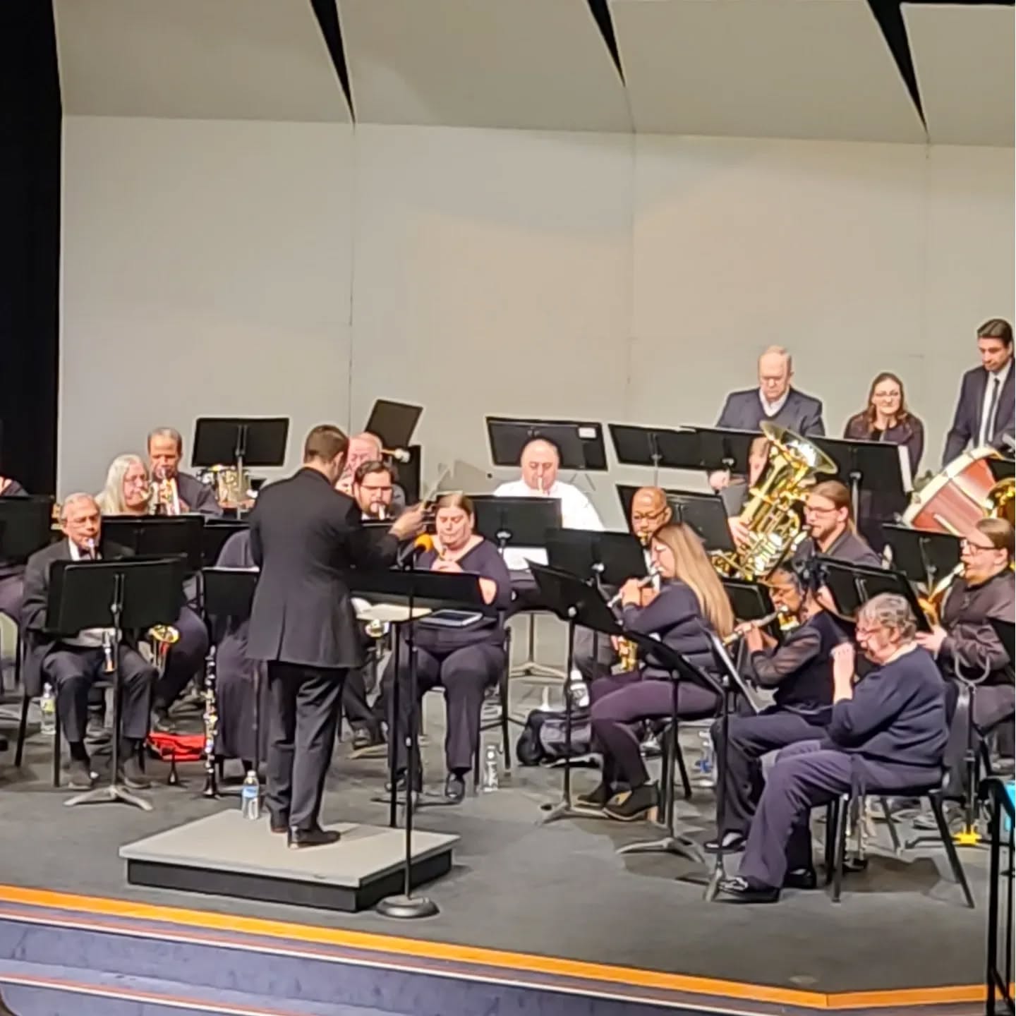 🎶
.
@south_suburban
.
#music #windensemble