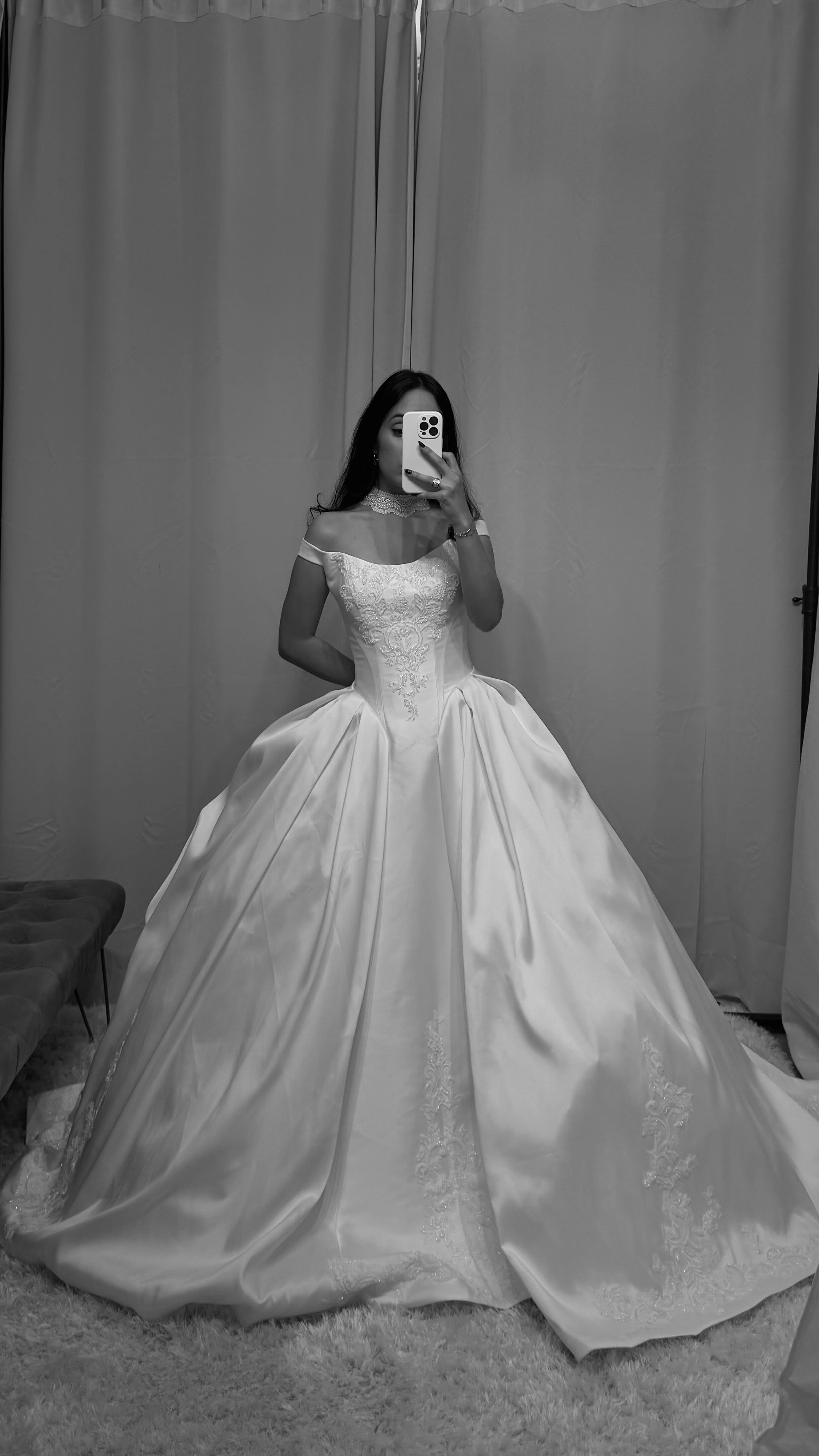 Newest obsession: Margot Robbie’s costumes in Wuthering Heights. Of course we had to style some vintage-inspired wedding dresses with dramatic veils and chokers 🤍 Which wedding dress would you wear to marry your Heathcliff?
wedding dress, bride, Jacob Elordi, Margot Robbie, Wuthering Heights movie, Valentine’s Day, bridal gown, engaged, Maryland bridal shop, Annapolis, Baltimore wedding, wedding inspo, bridal style, wedding planning, engagement ring, modern bride, vintage wedding dress